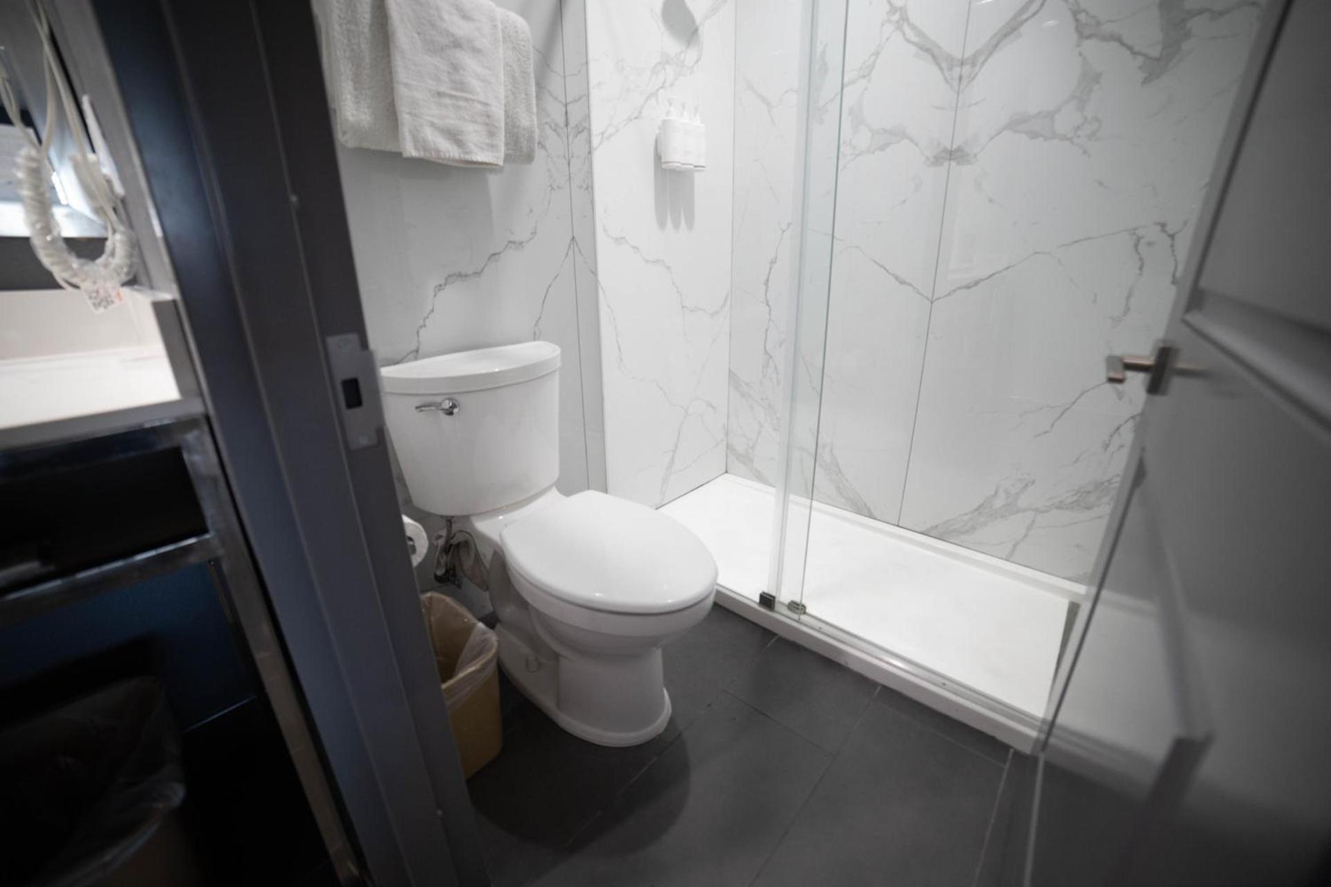 Travelodge by Wyndham Whittier photo 26