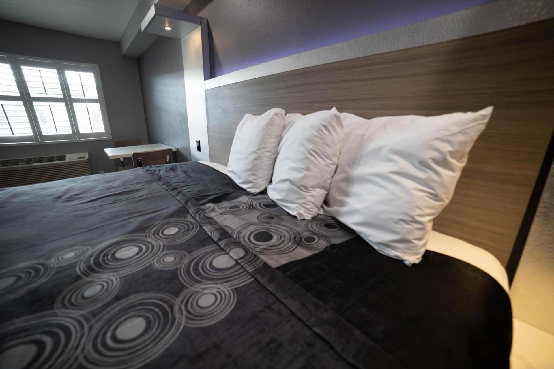 Travelodge by Wyndham Whittier photo 34