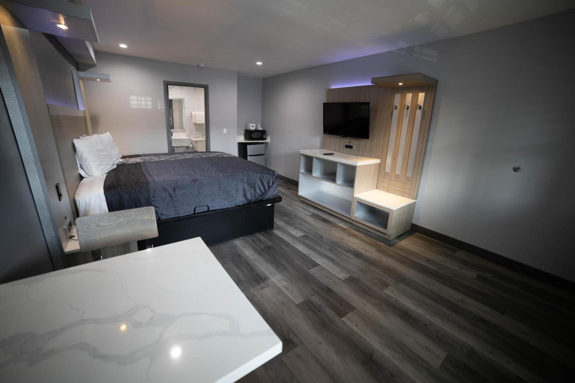 Travelodge by Wyndham Whittier photo 23