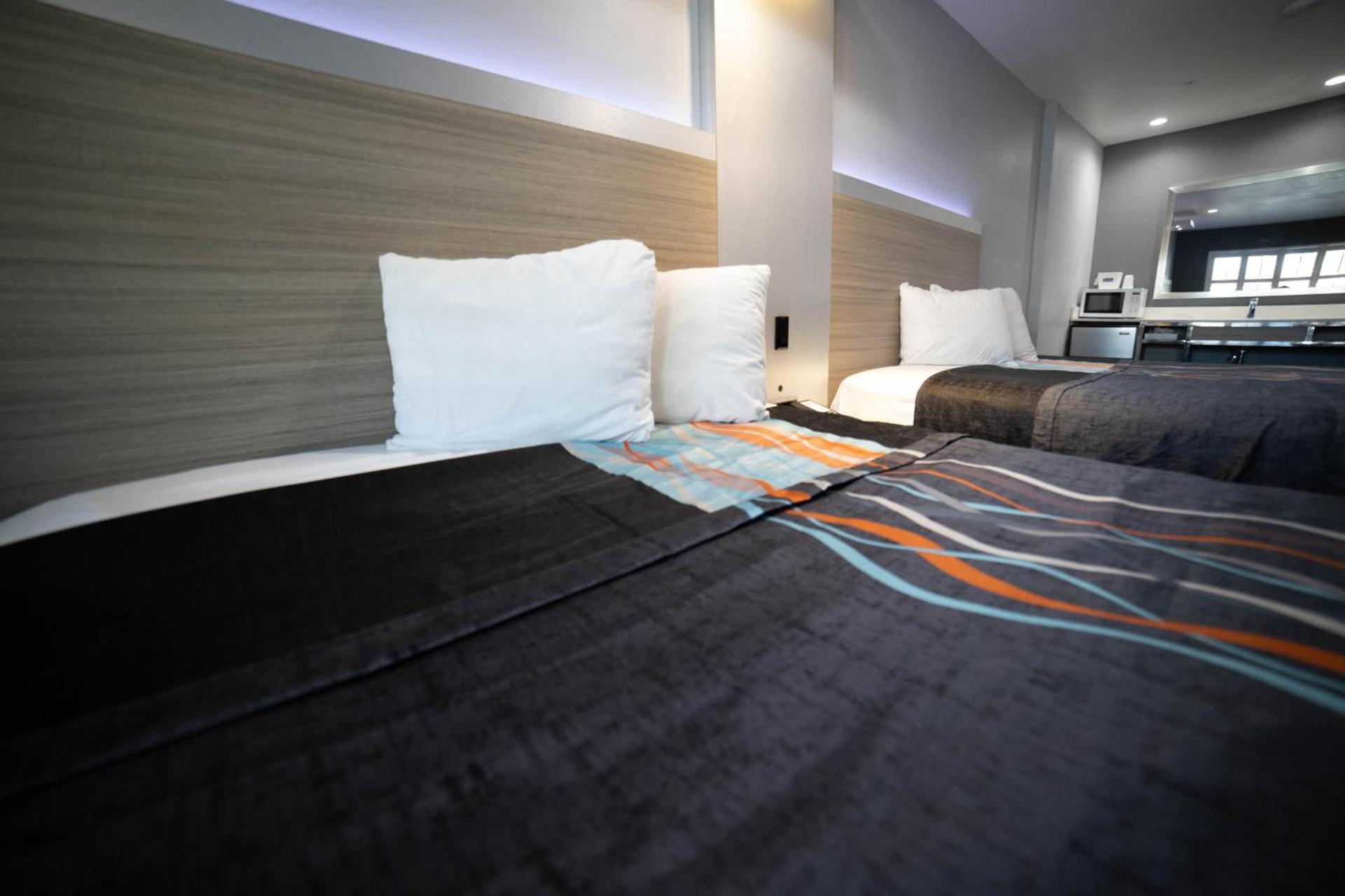 Travelodge by Wyndham Whittier photo 7