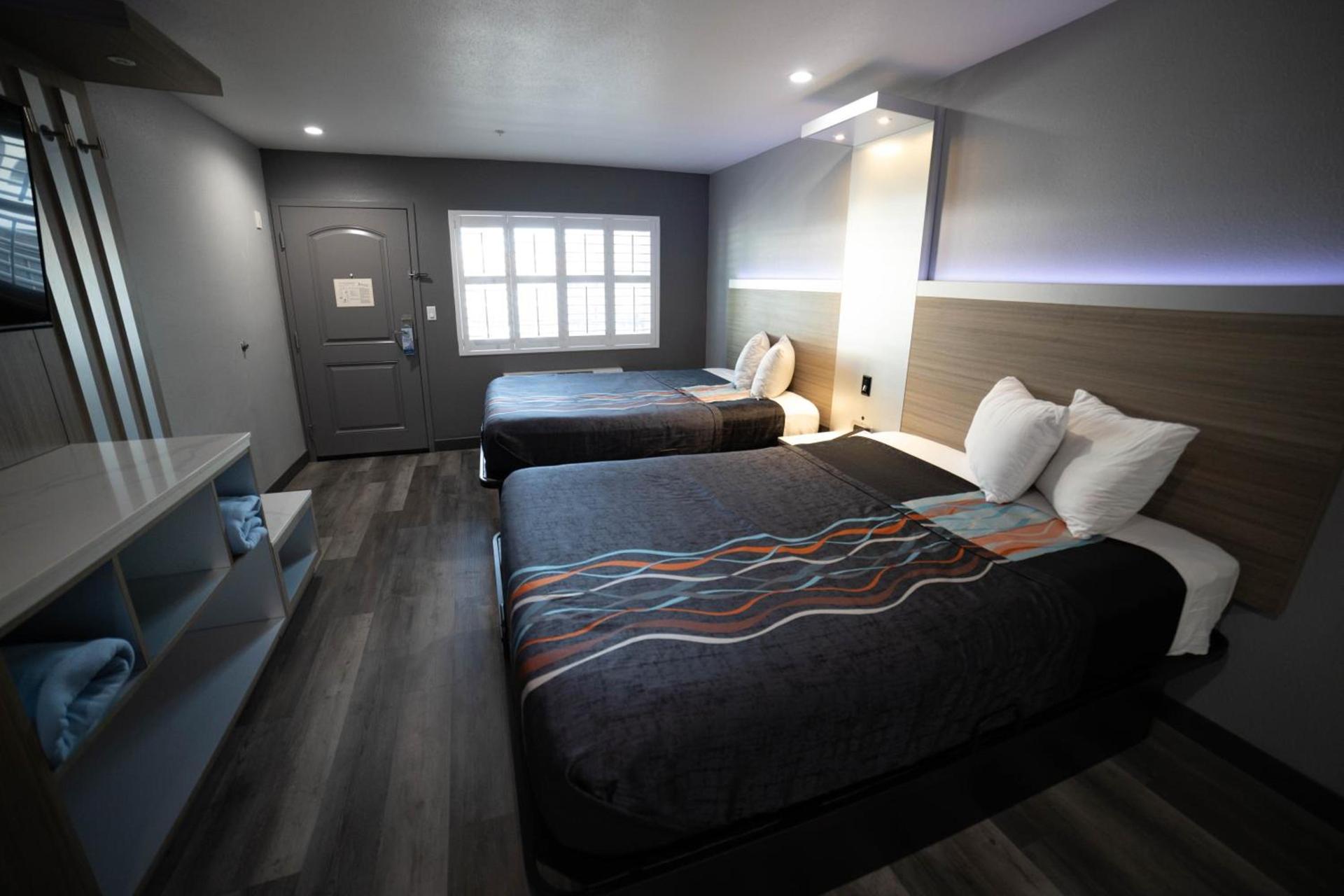 Travelodge by Wyndham Whittier photo 25