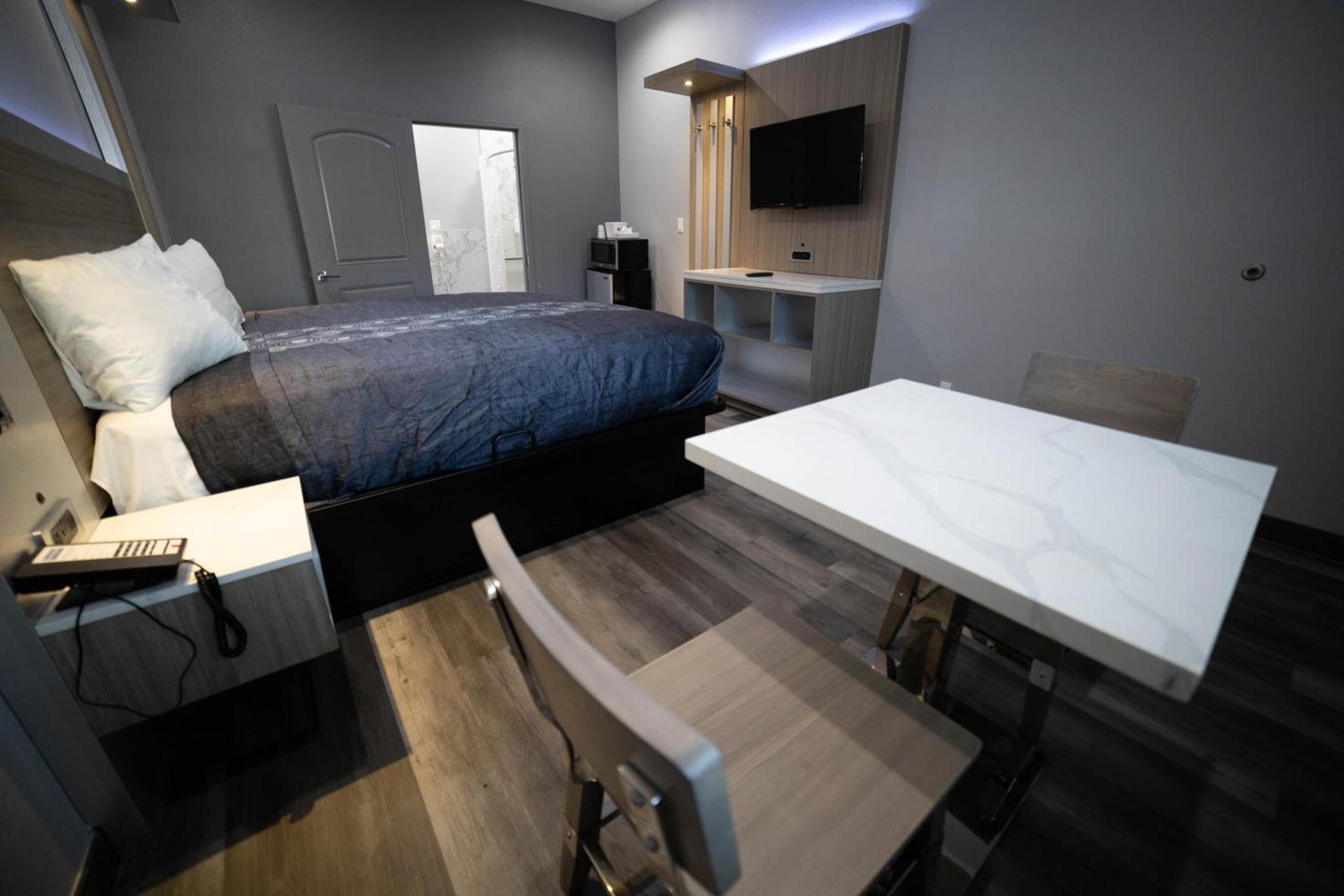 Travelodge by Wyndham Whittier photo 32