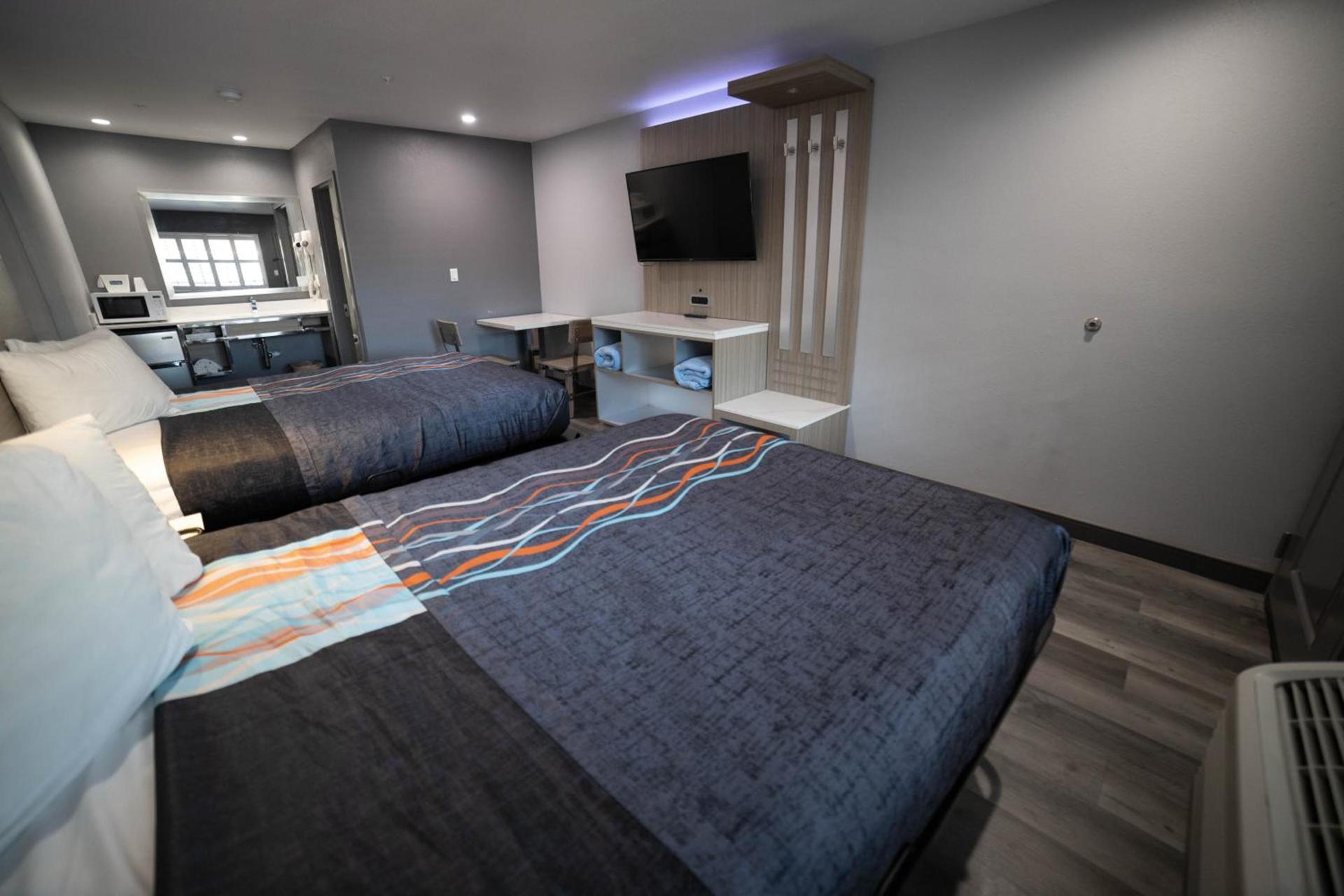 Travelodge by Wyndham Whittier photo 36