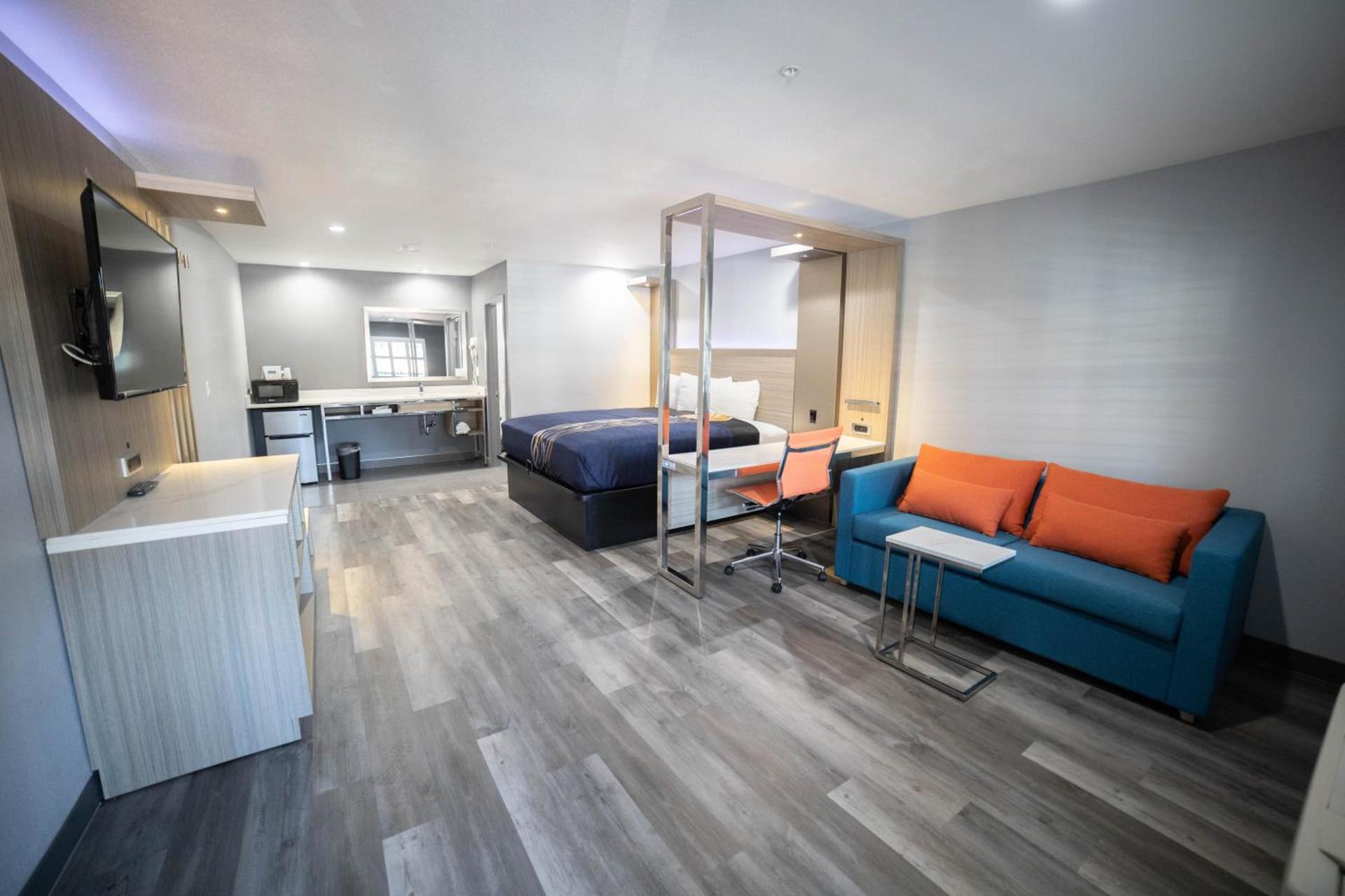Travelodge by Wyndham Whittier photo 2