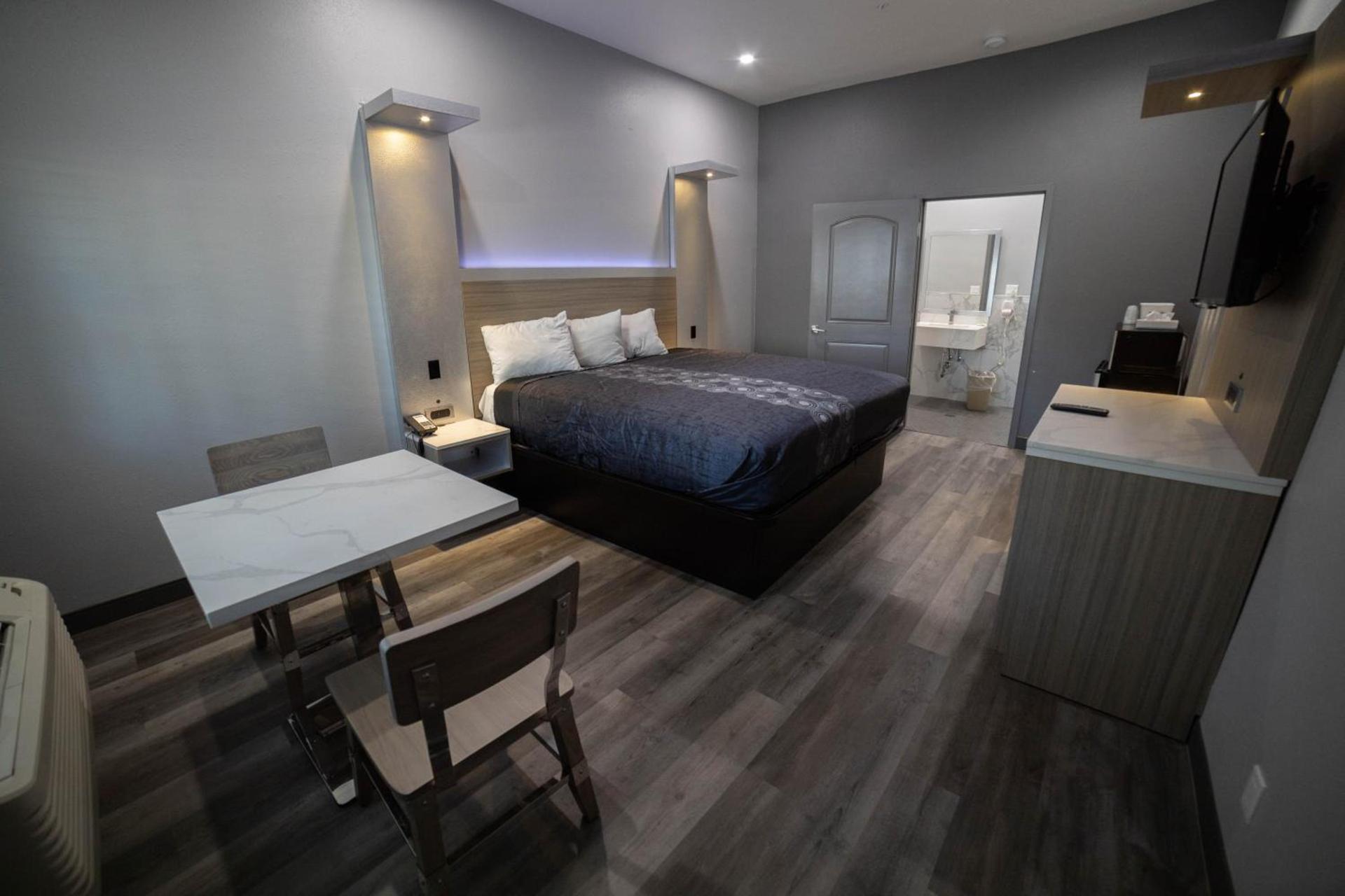Travelodge by Wyndham Whittier photo 3
