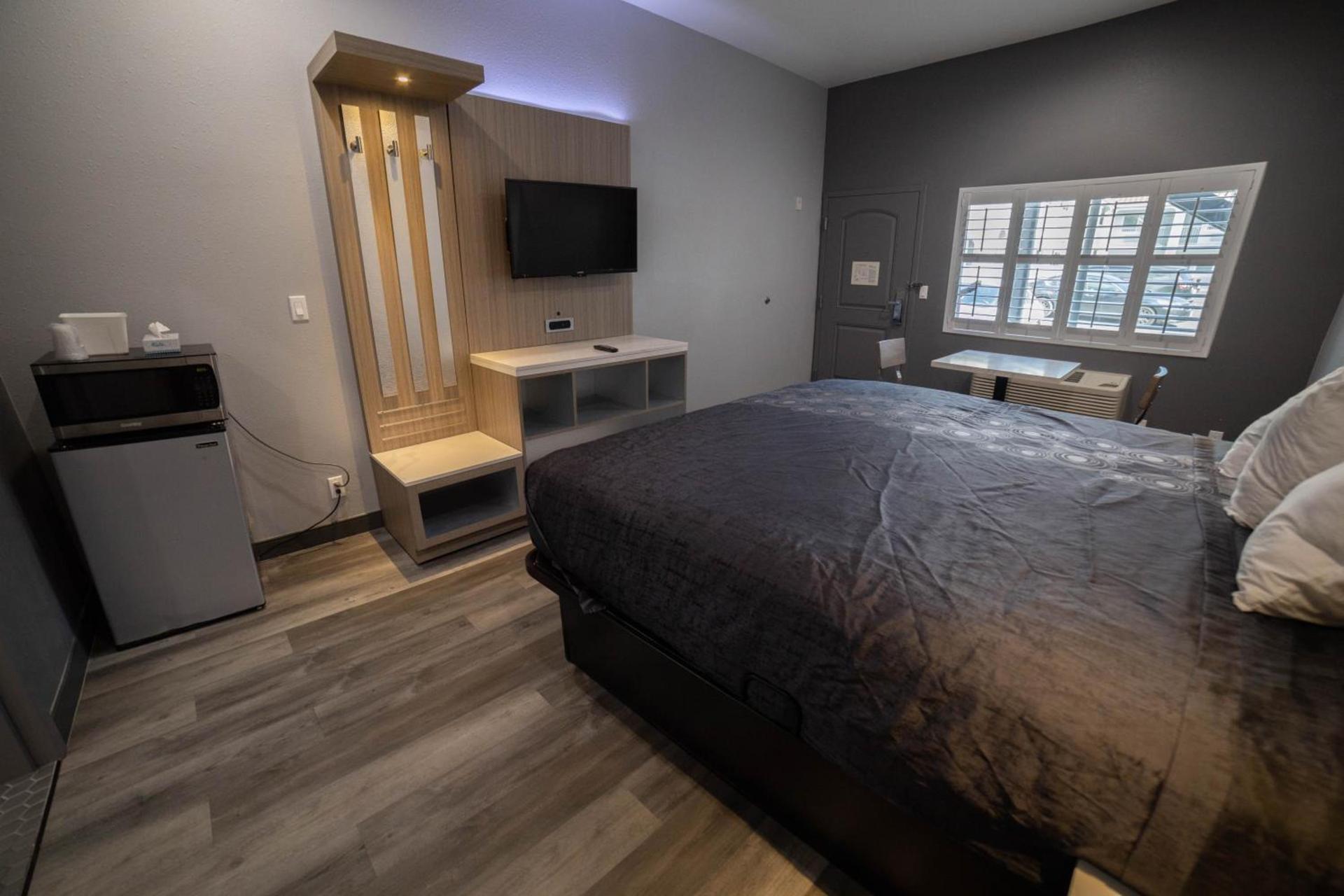 Travelodge by Wyndham Whittier photo 52
