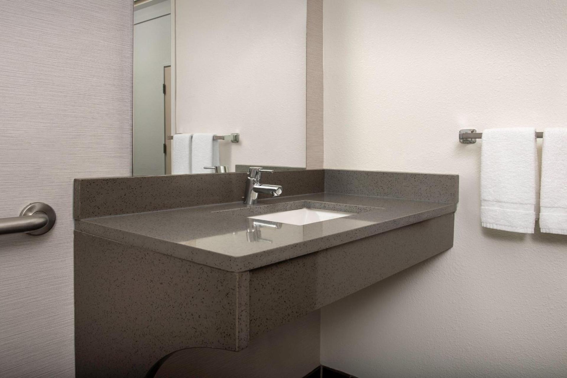Courtyard by Marriott Dothan photo 26