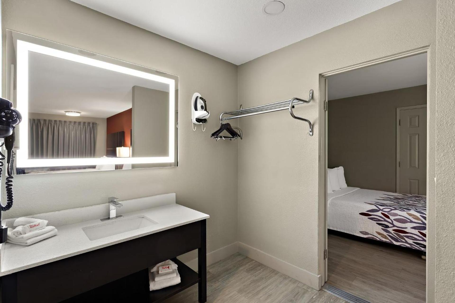 Red Roof Inn Redding photo 23