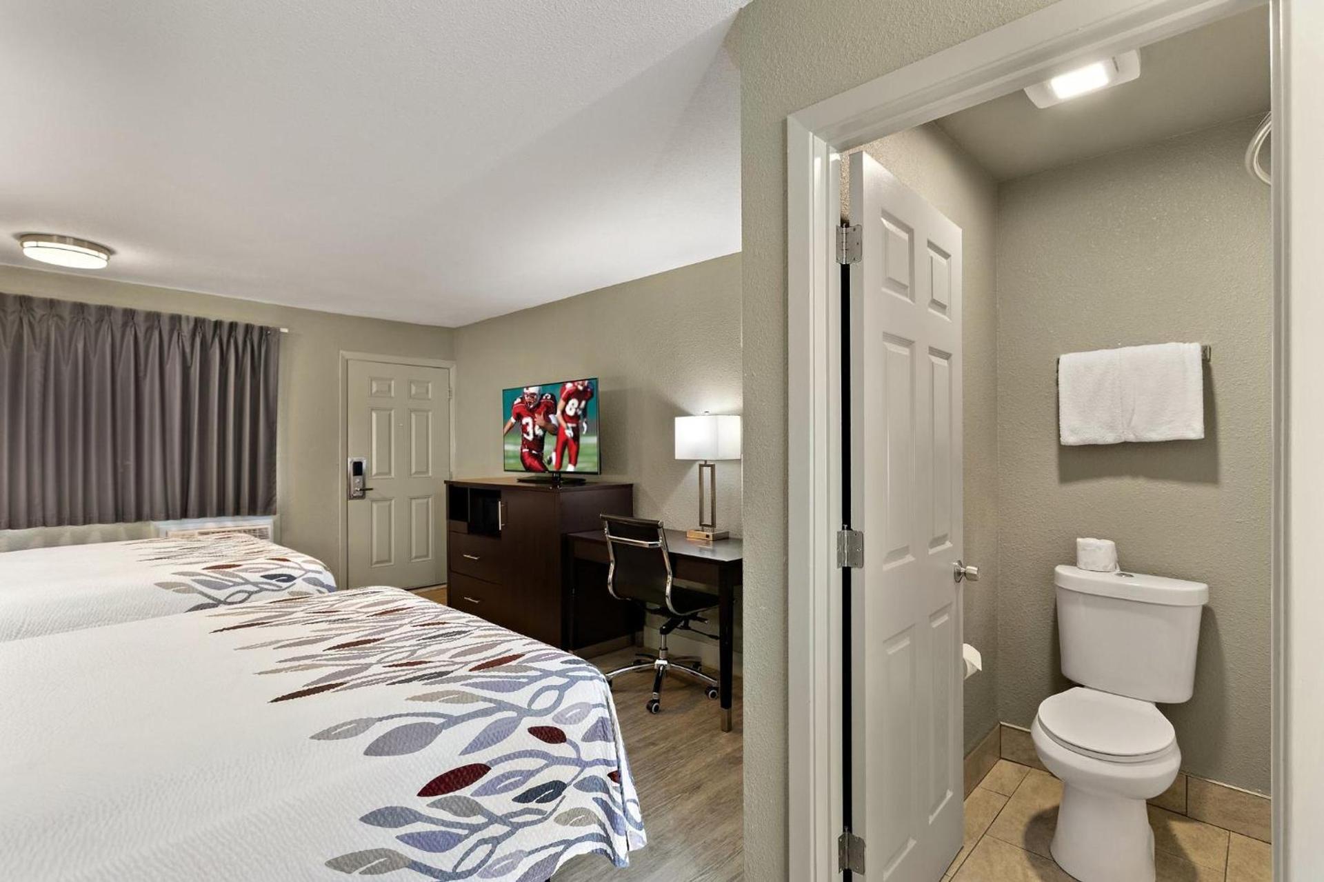 Red Roof Inn Redding photo 24