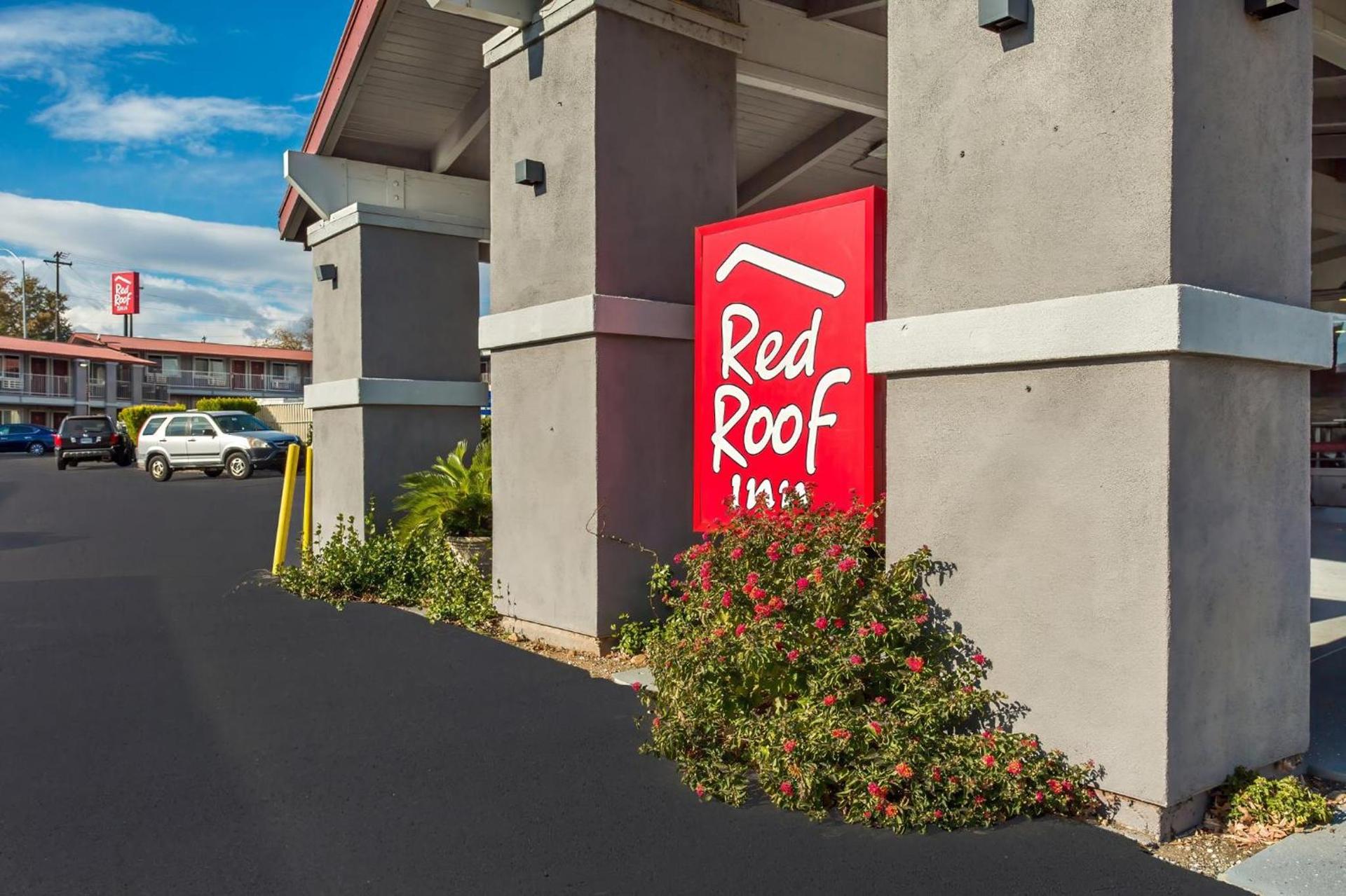 Red Roof Inn Redding photo 35