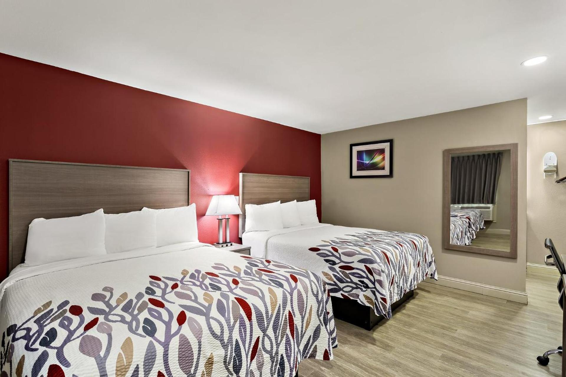 Red Roof Inn Redding photo 12
