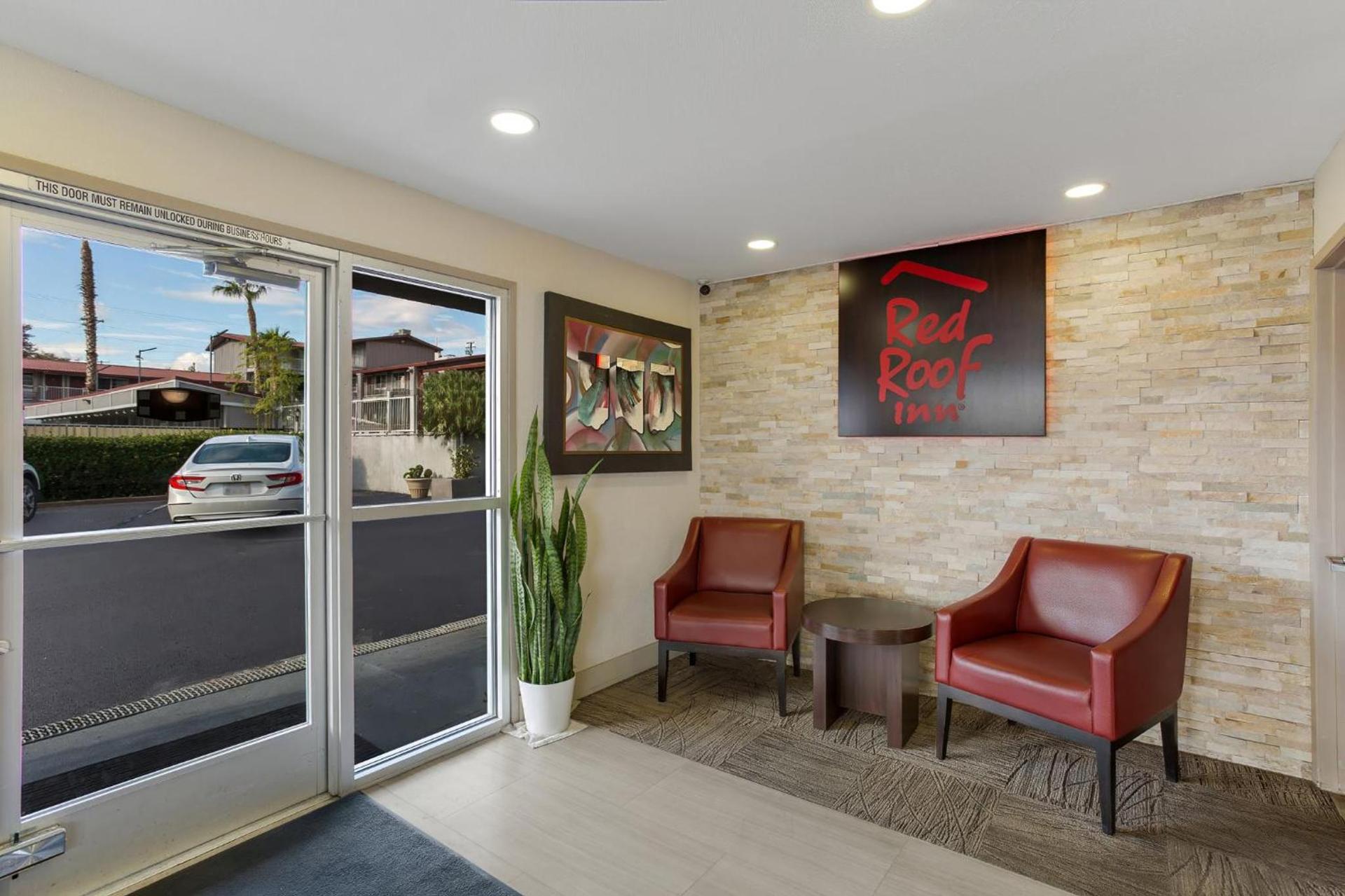 Red Roof Inn Redding photo 10