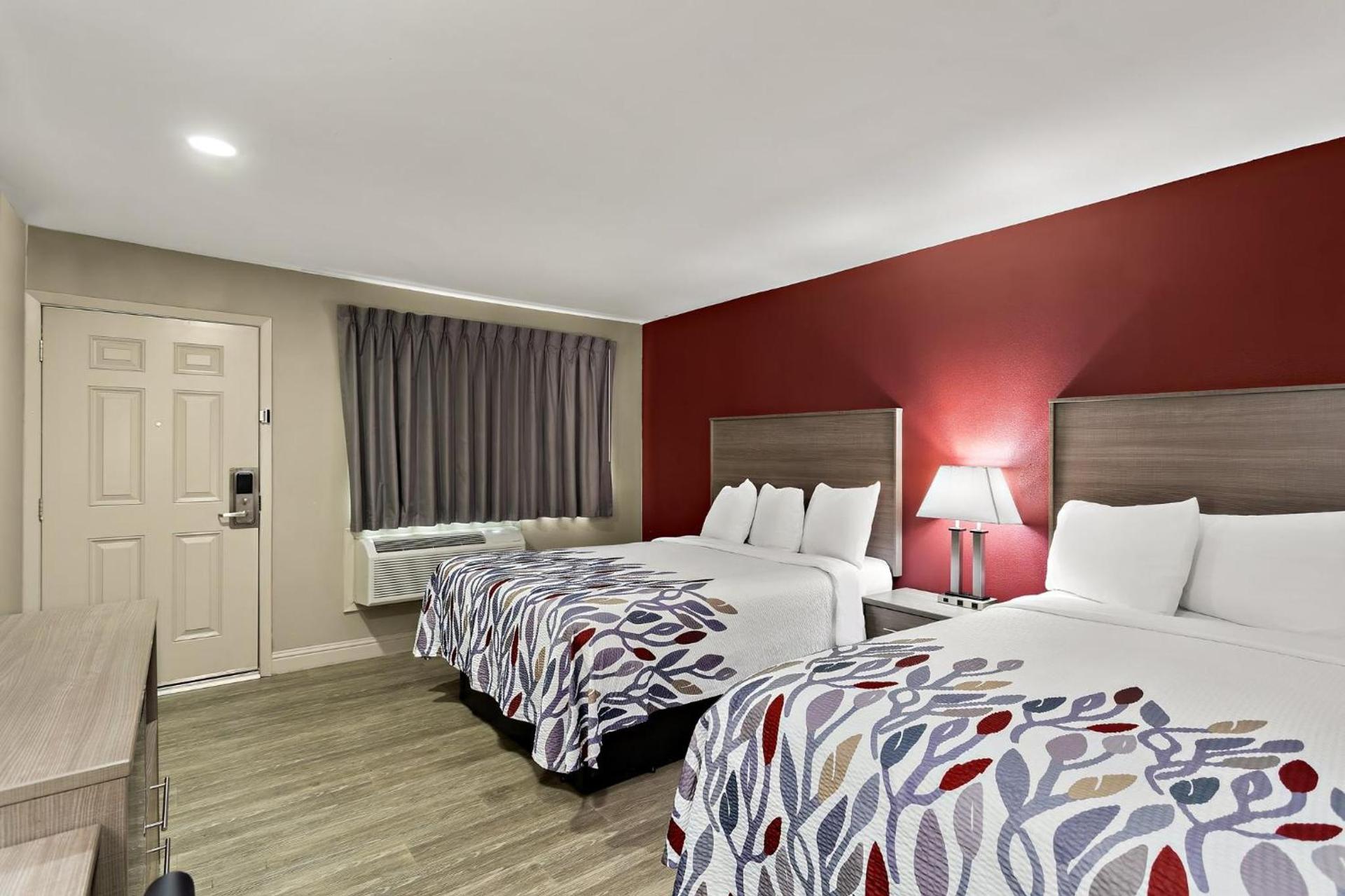 Red Roof Inn Redding photo 13