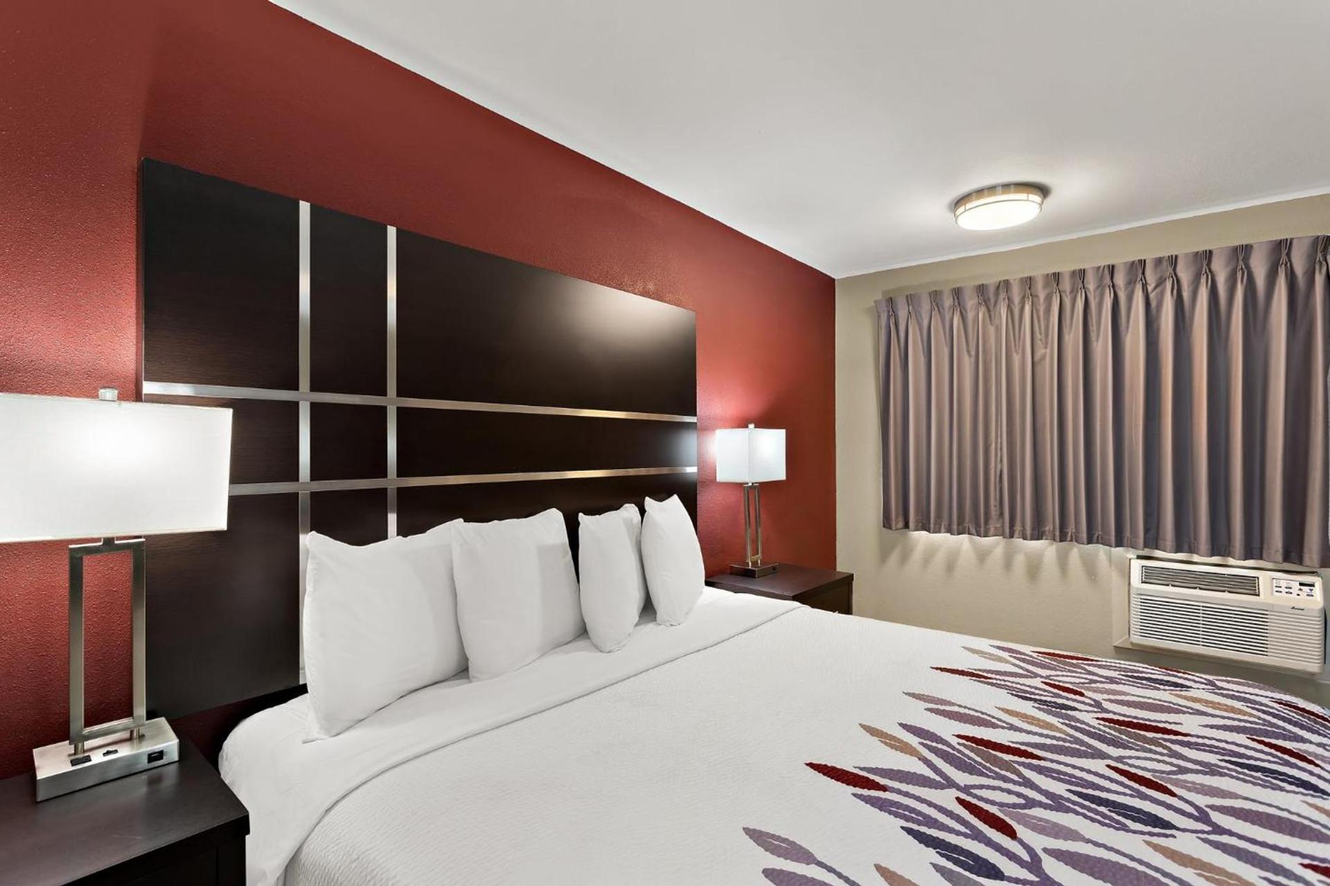 Red Roof Inn Redding photo 28
