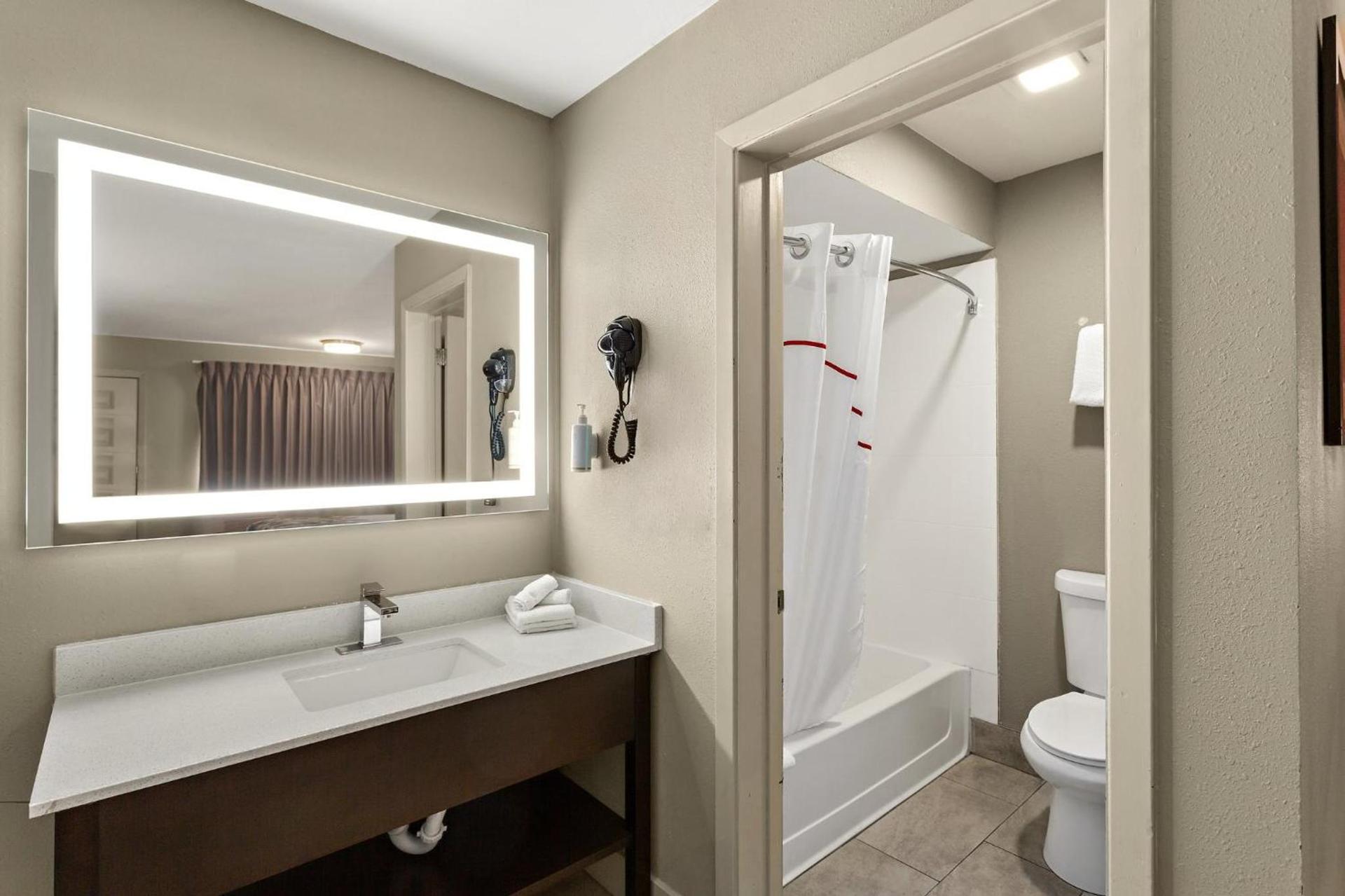 Red Roof Inn Redding photo 33