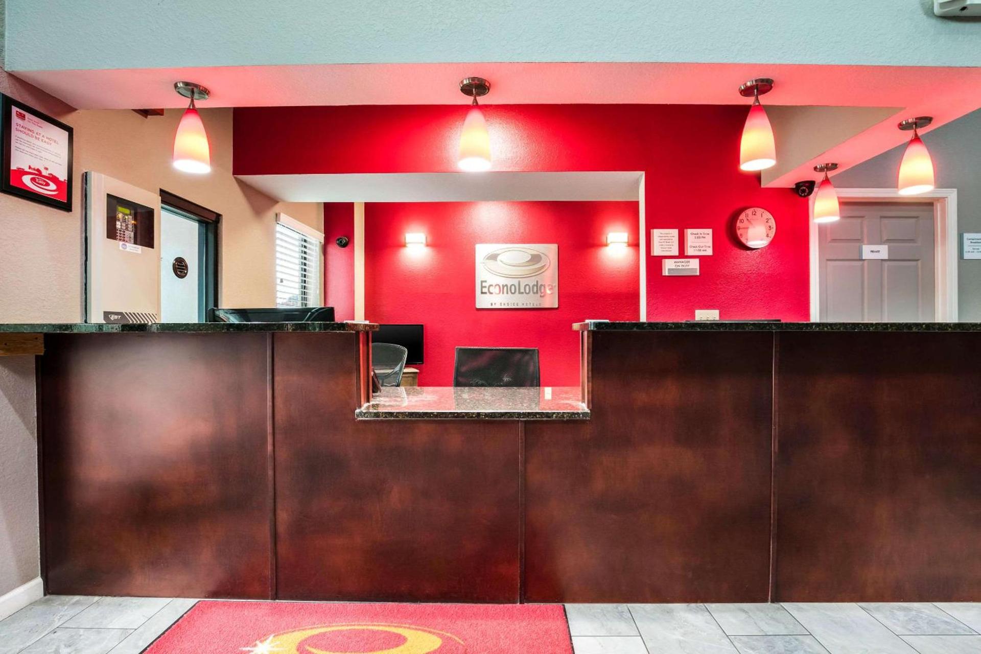 Econo Lodge Forrest City I-40 photo 4