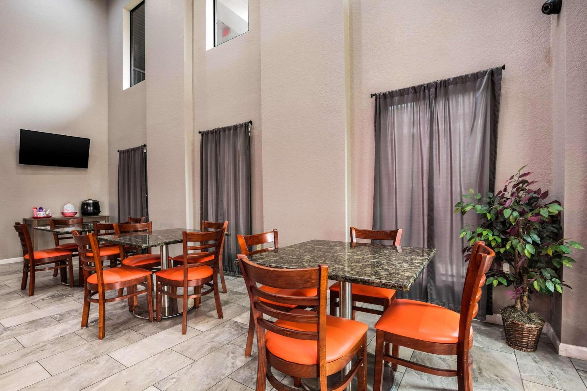 Econo Lodge Forrest City I-40 photo 19