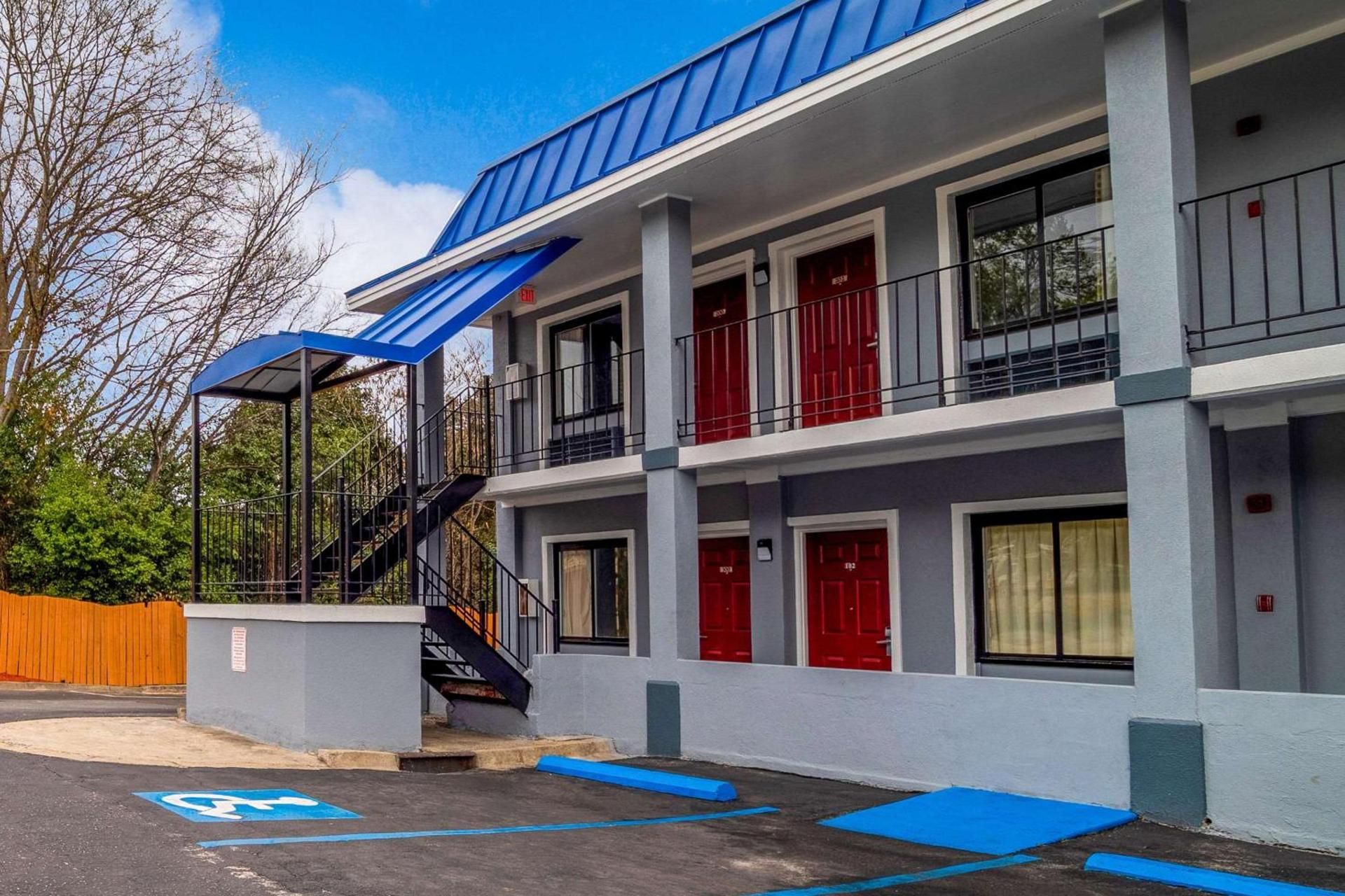 Rodeway Inn & Suites Fort Jackson photo 5