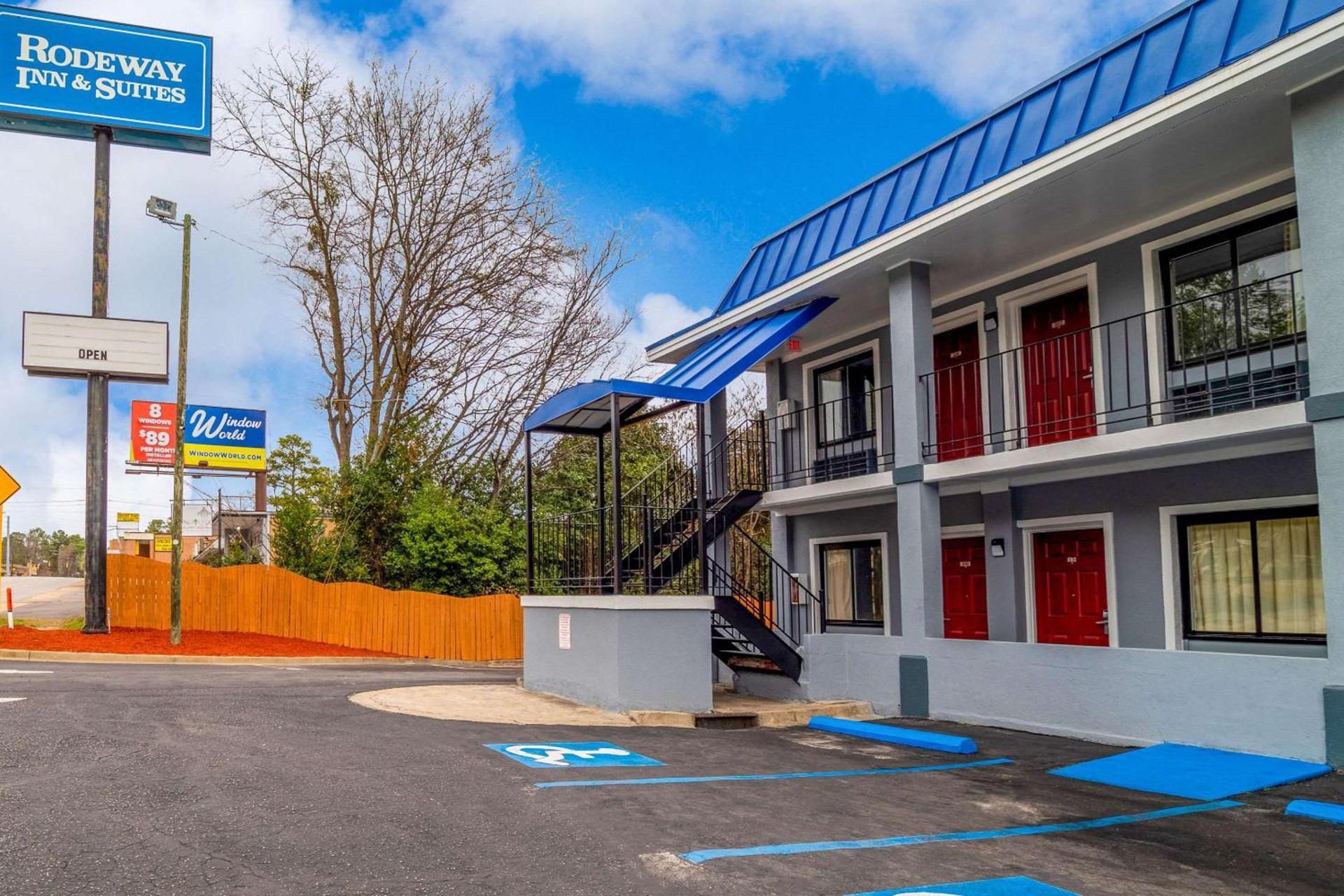 Rodeway Inn & Suites Fort Jackson photo 4