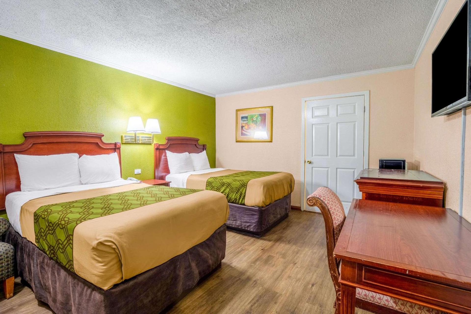 Rodeway Inn & Suites Fort Jackson photo 8