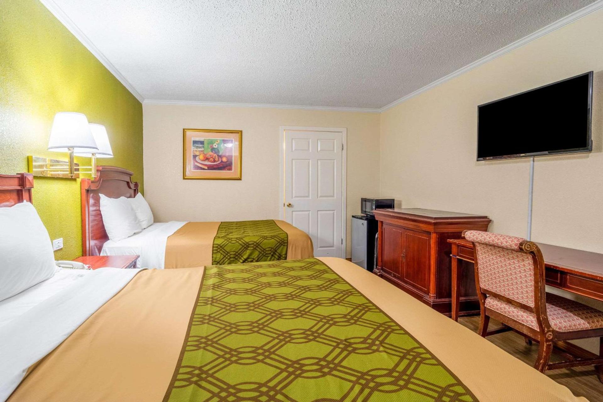 Rodeway Inn & Suites Fort Jackson photo 9