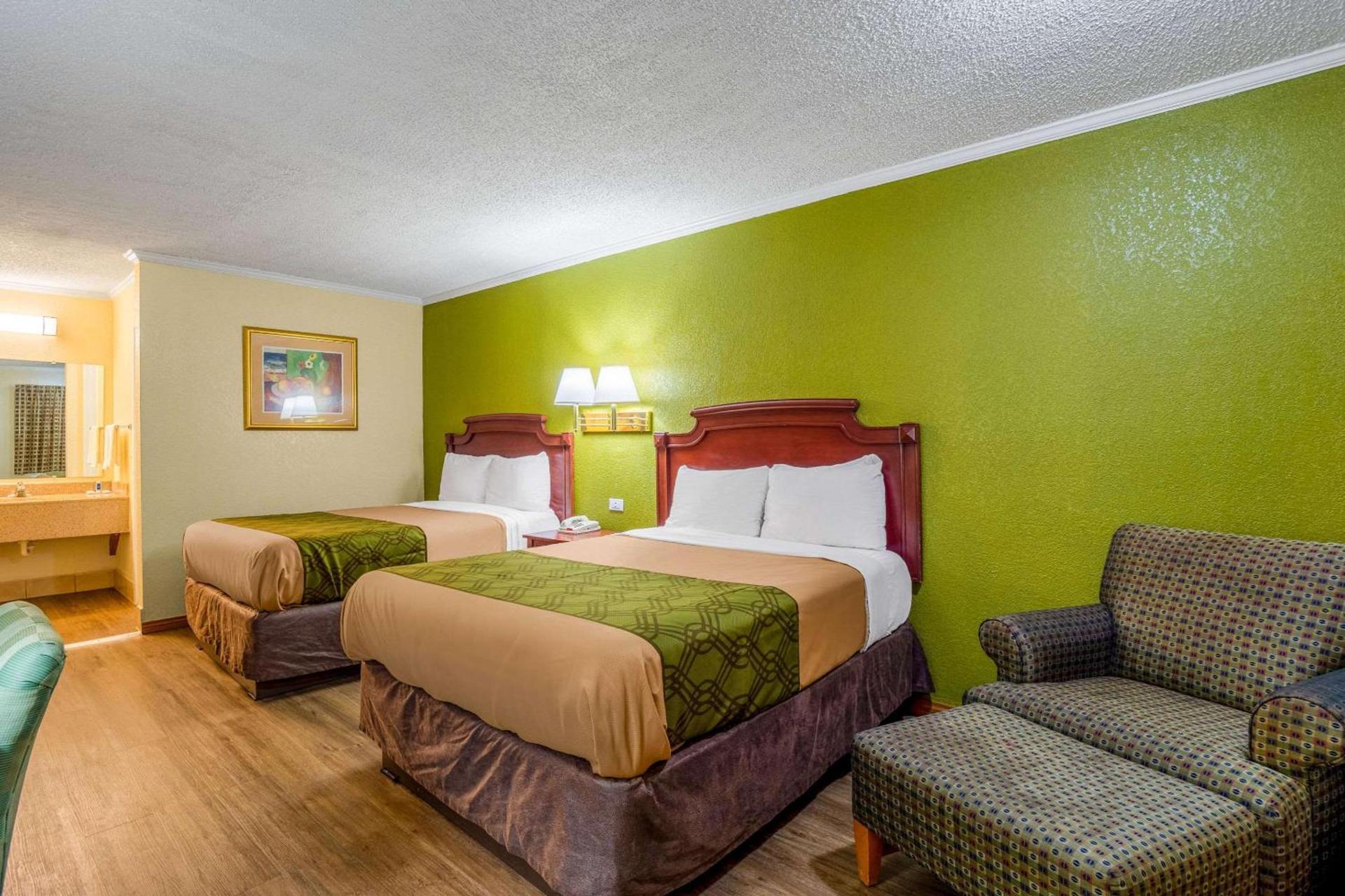Rodeway Inn & Suites Fort Jackson photo 12