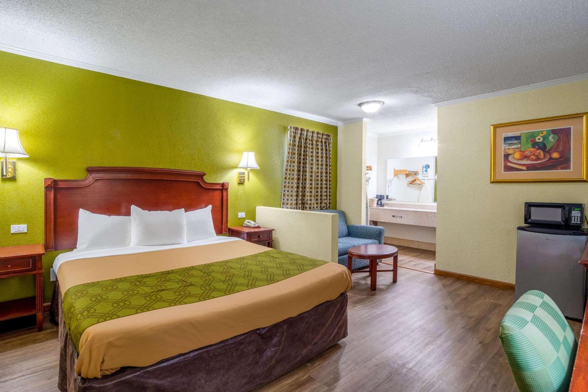 Rodeway Inn & Suites Fort Jackson photo 19