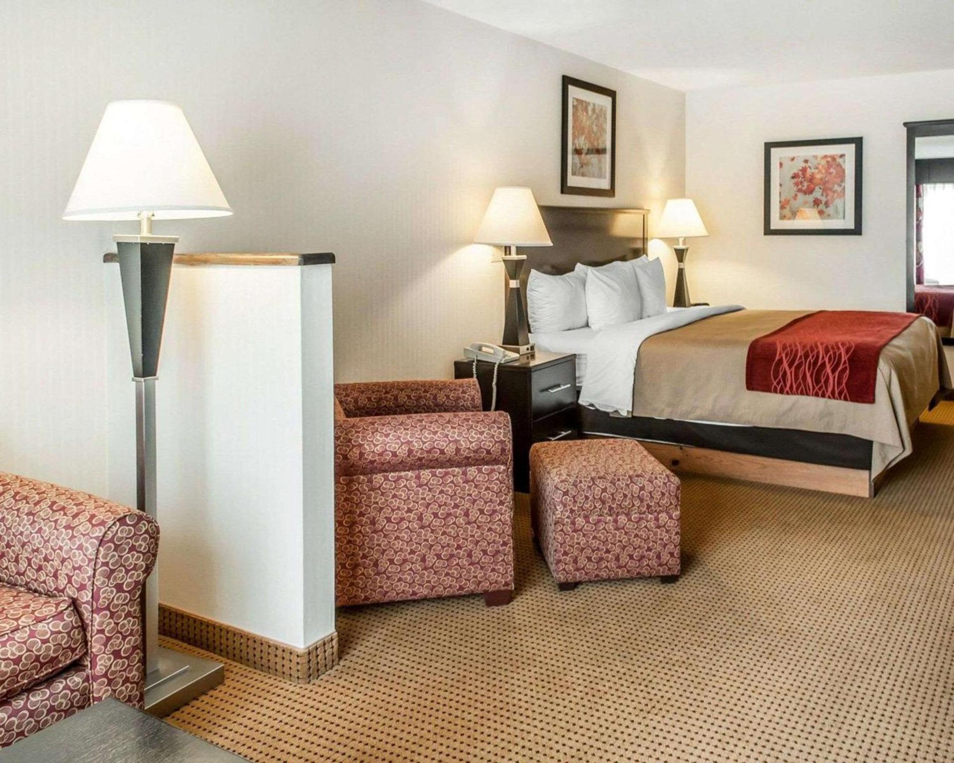 Quality Inn & Suites Farmington photo 34