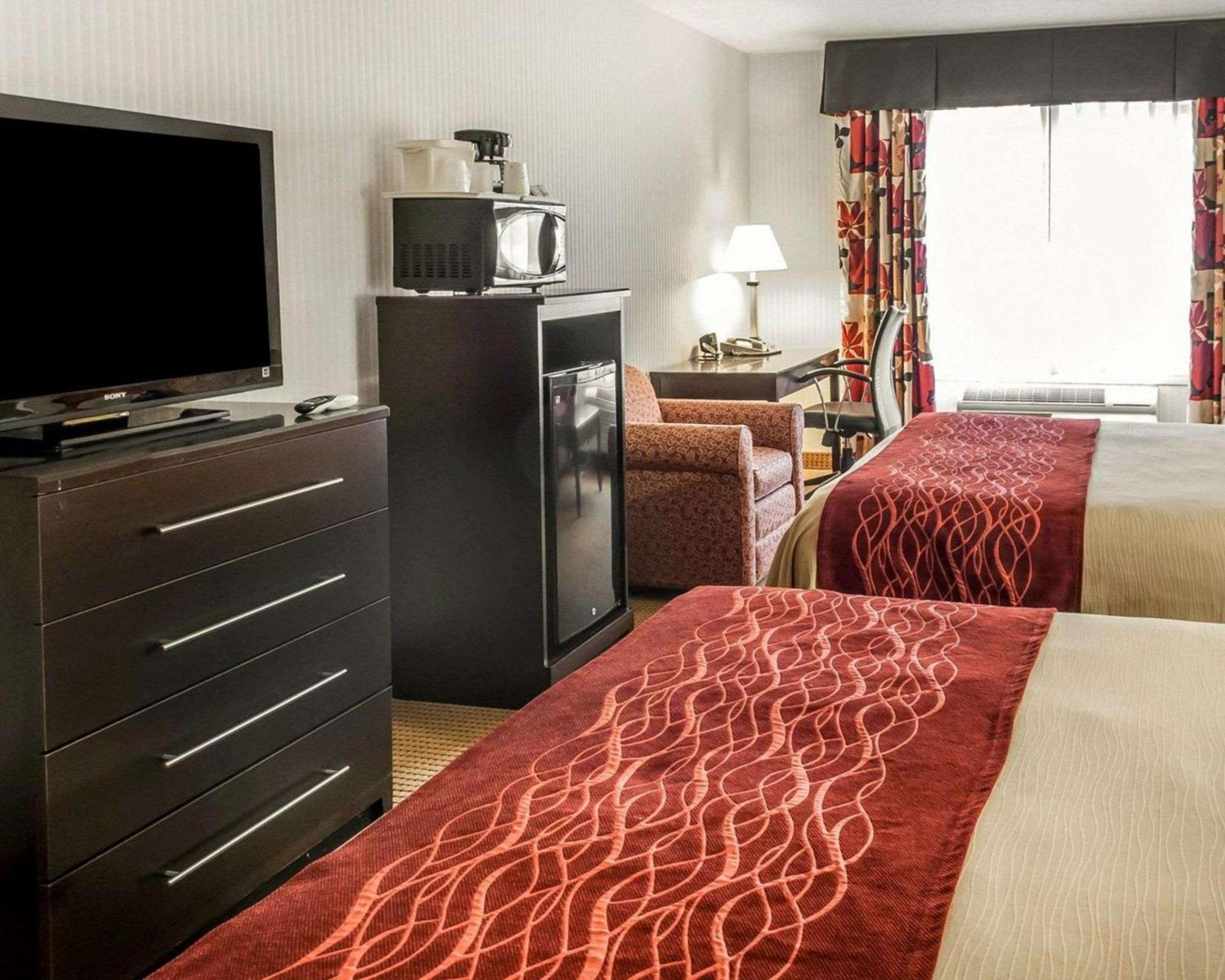 Quality Inn & Suites Farmington photo 35