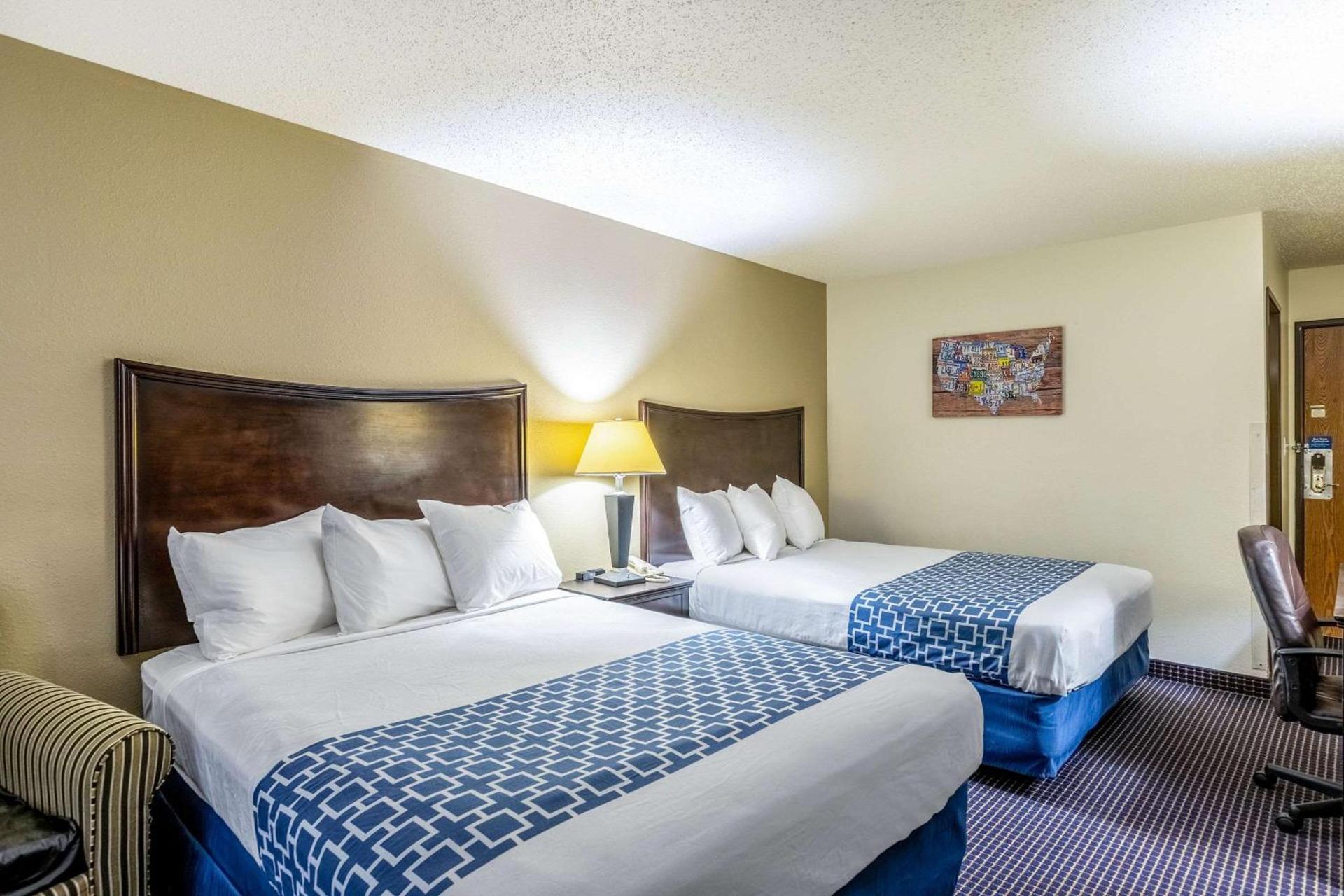 Econo Lodge Inn & Suites Auburn photo 38