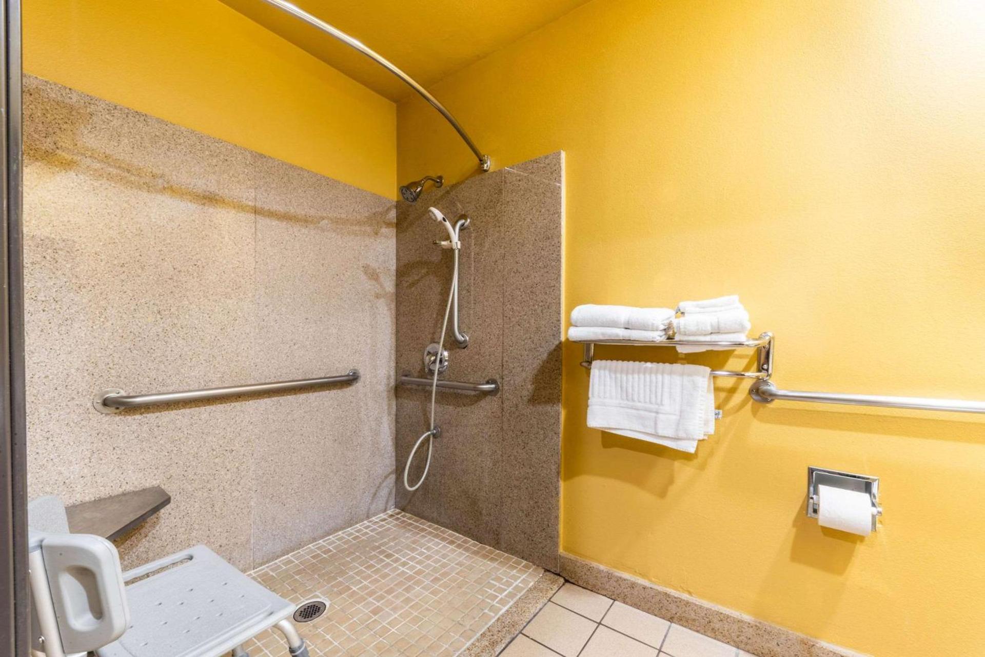 Quality Inn & Suites Sacramento Downtown Area photo 16