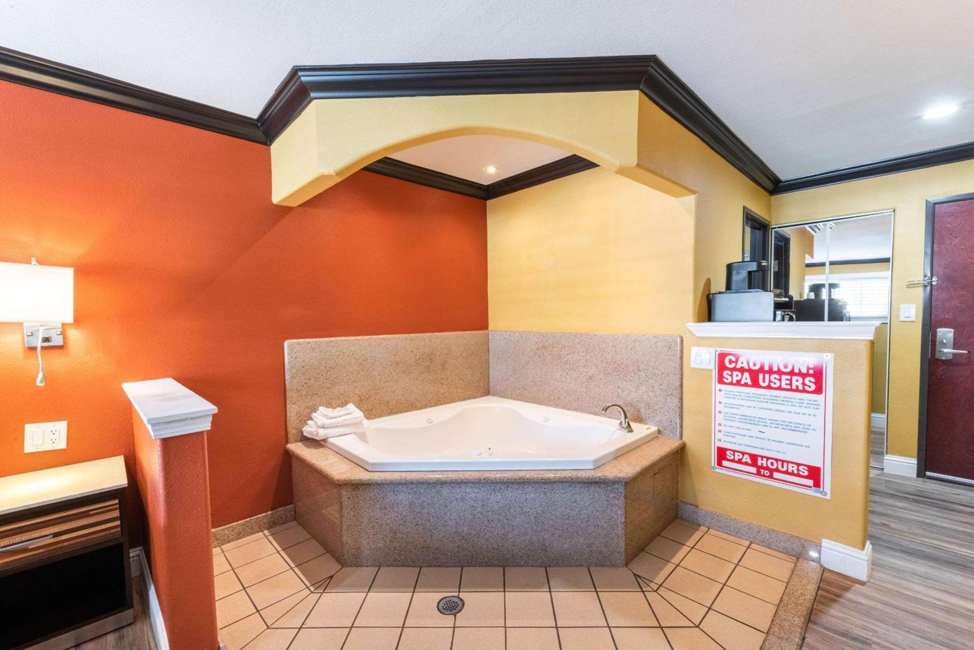 Quality Inn & Suites Sacramento Downtown Area photo 7
