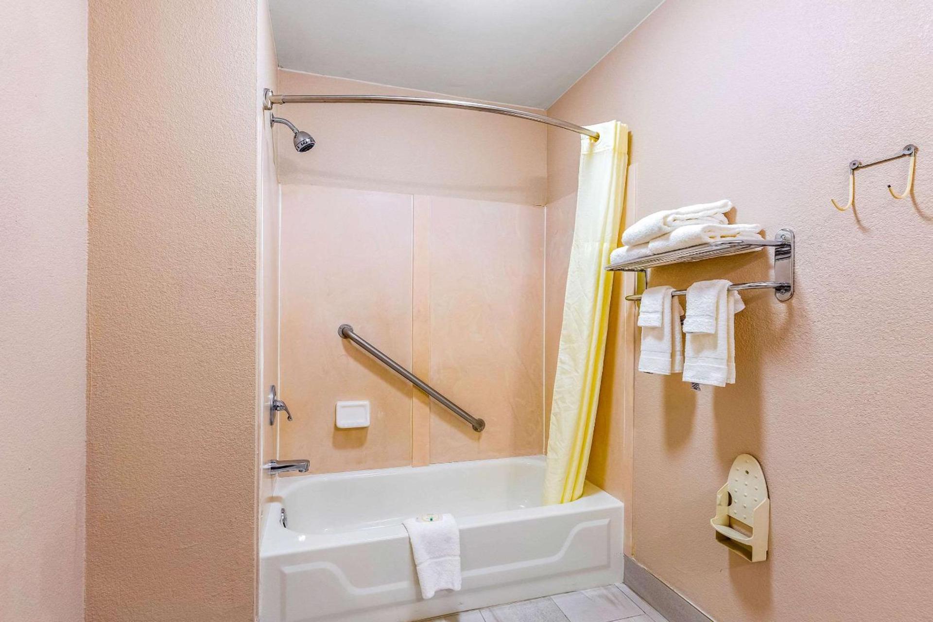 Quality Inn Quincy - Tallahassee West photo 12