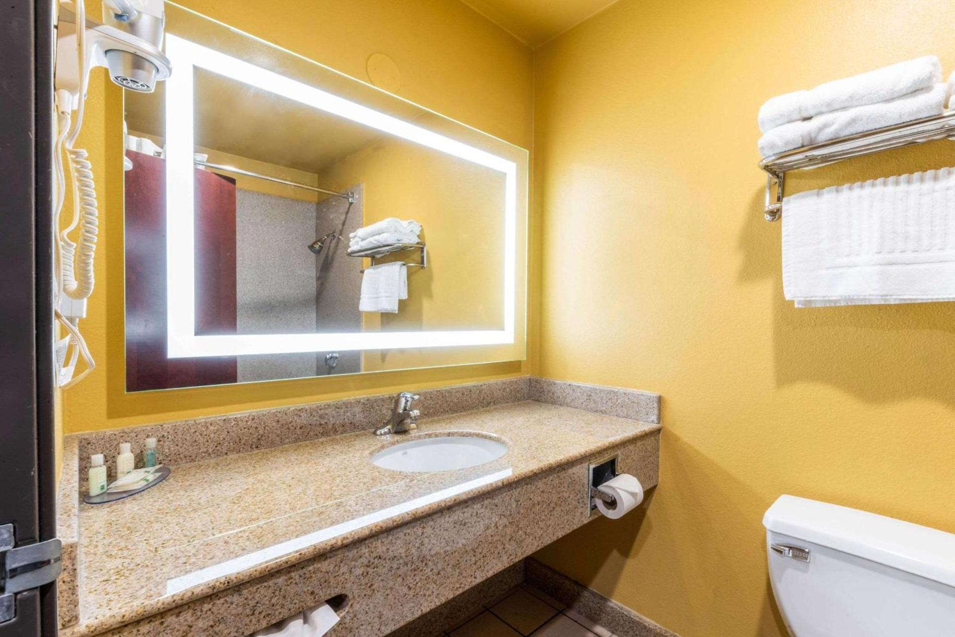 Quality Inn & Suites Sacramento Downtown Area photo 26