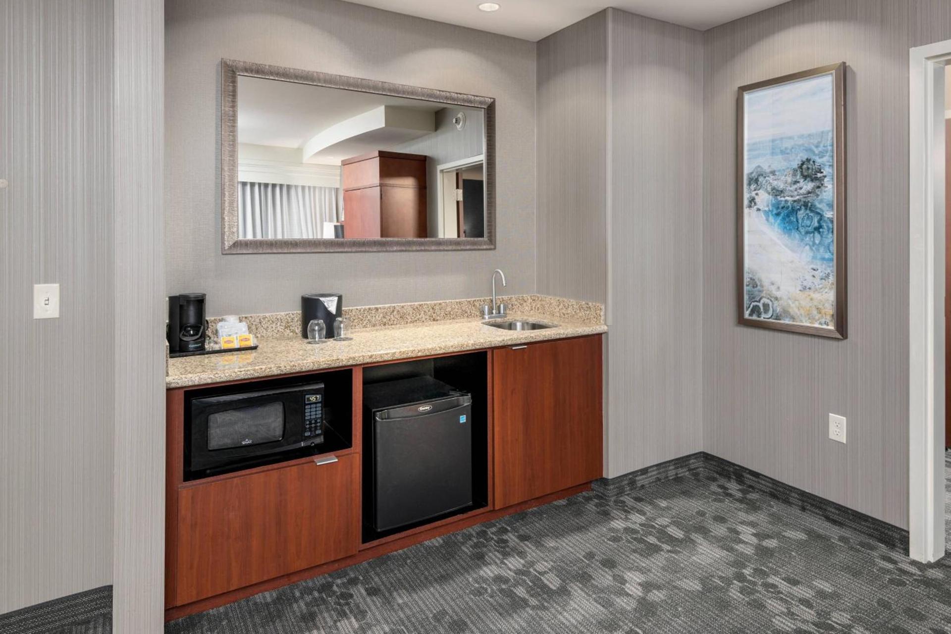Courtyard by Marriott San Diego Oceanside photo 11