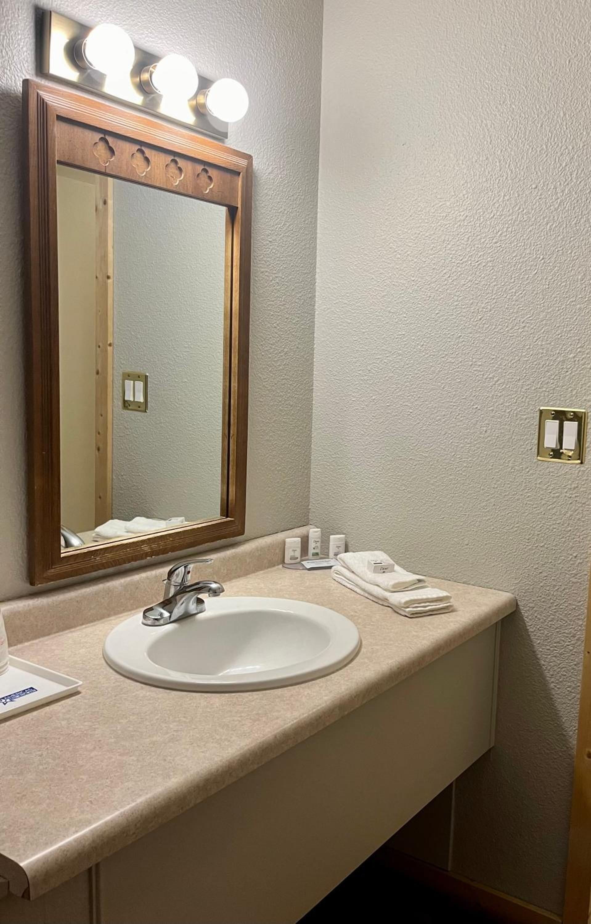 Americas Best Value Inn Wall photo 65