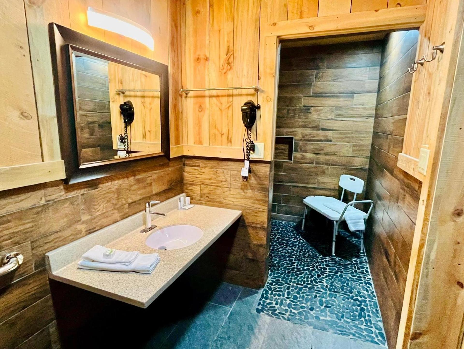 Americas Best Value Inn Wall photo 55