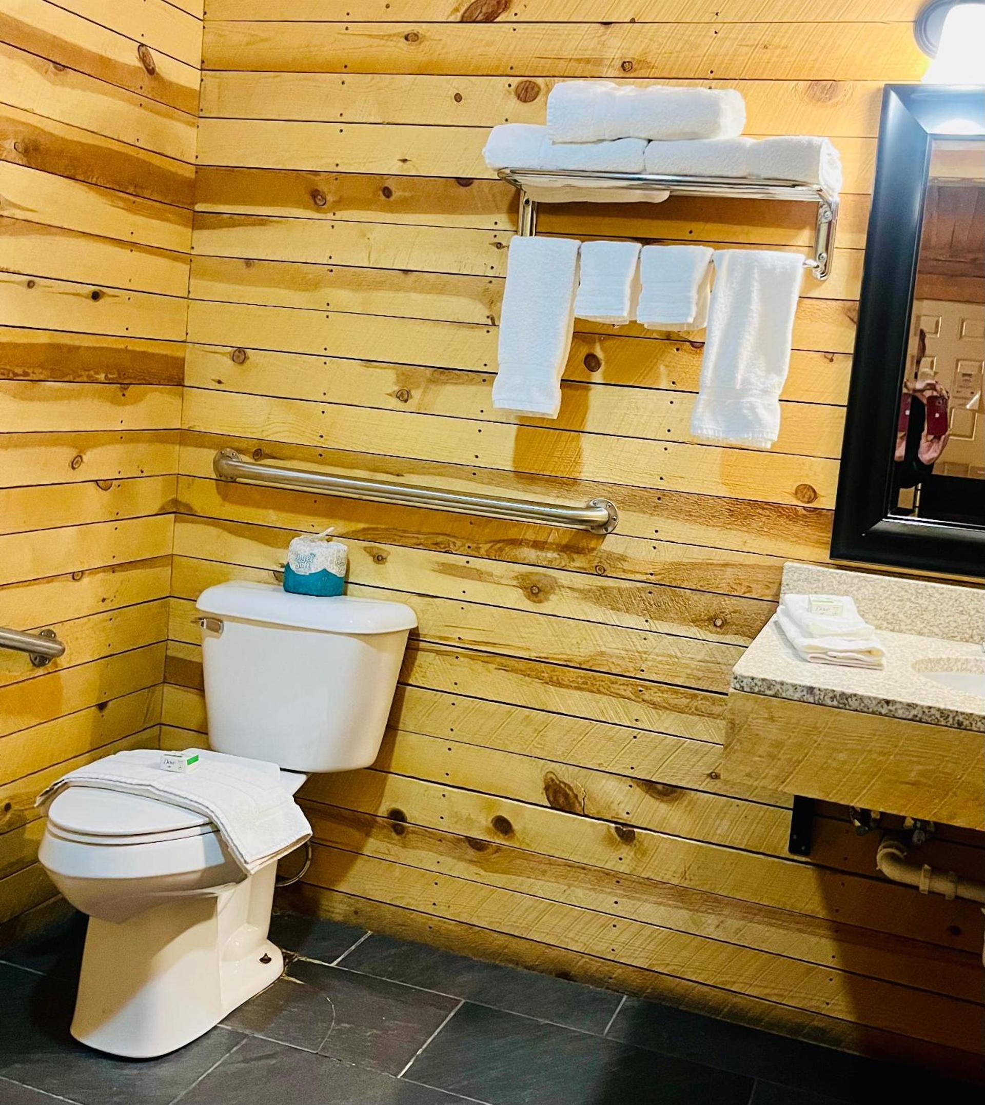 Americas Best Value Inn Wall photo 56