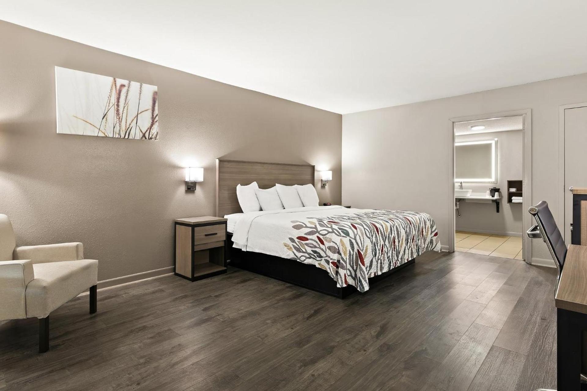 Red Roof Inn & Suites Monroe, NC photo 29