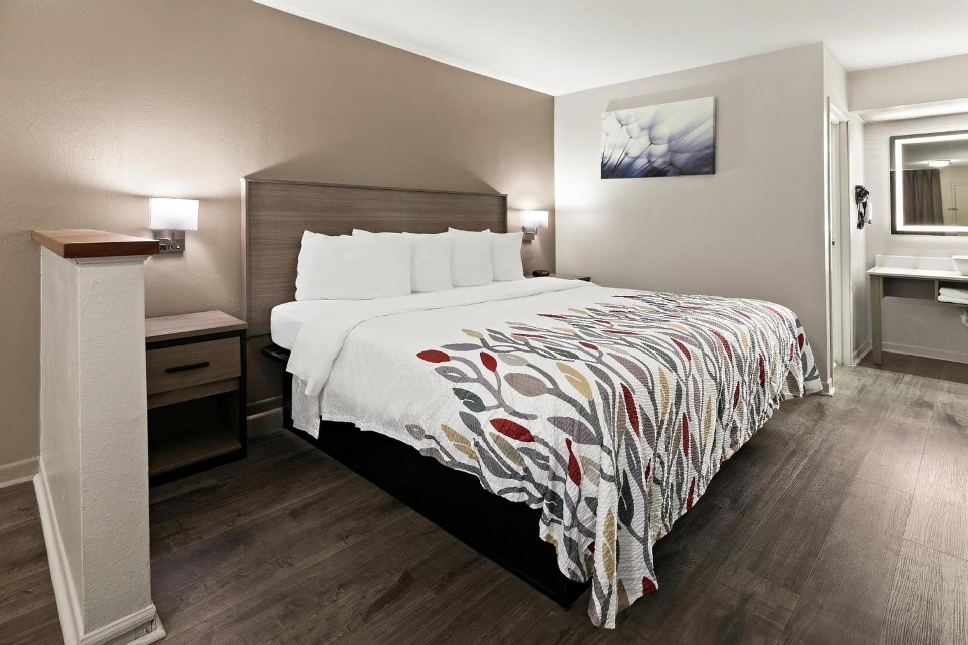 Red Roof Inn & Suites Monroe, NC photo 10