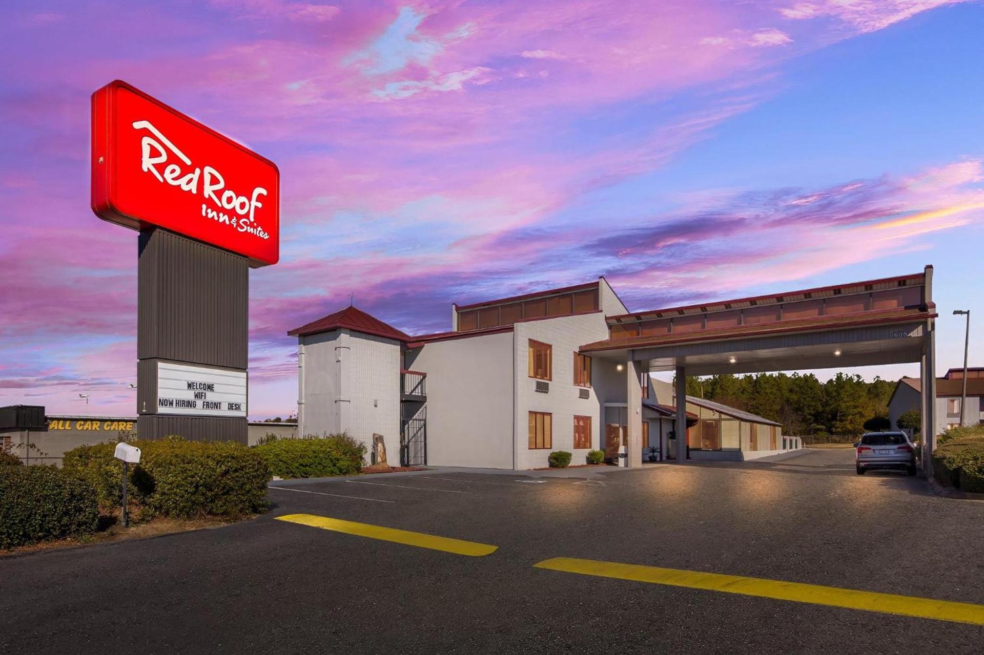 Red Roof Inn & Suites Monroe, NC photo 2