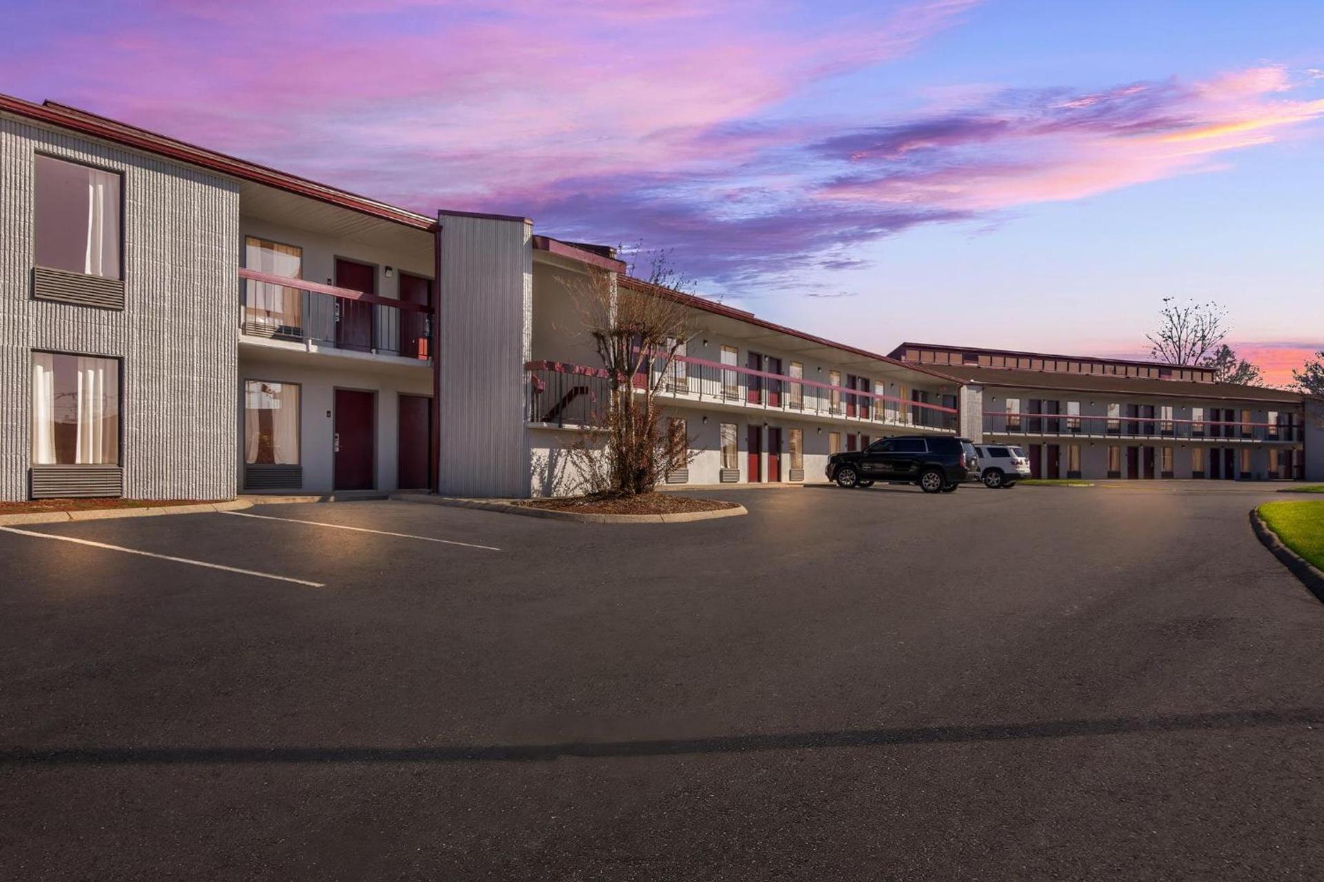 Red Roof Inn & Suites Monroe, NC photo 4