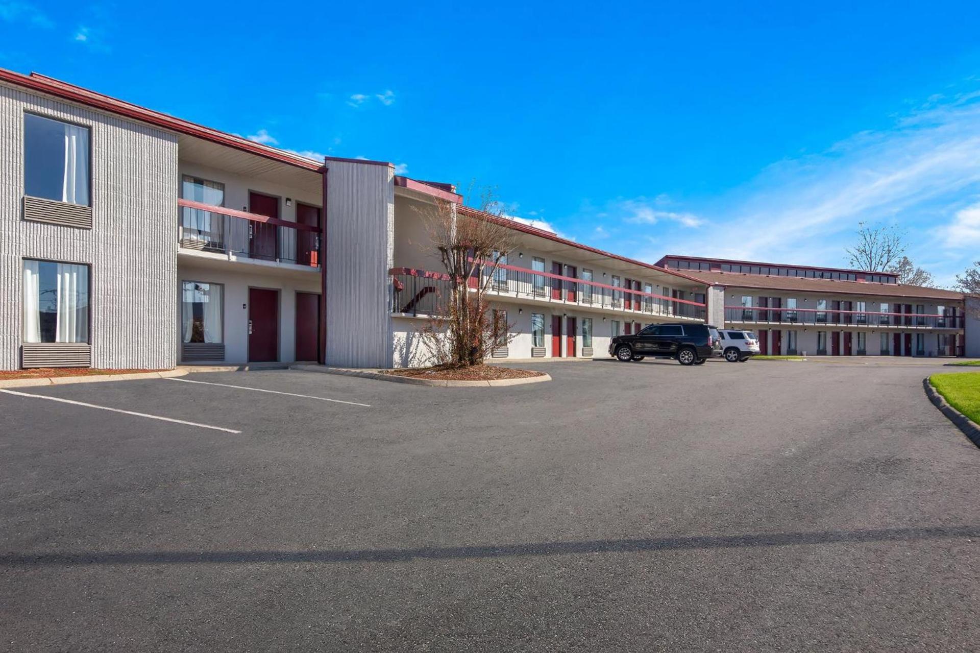 Red Roof Inn & Suites Monroe, NC photo 3