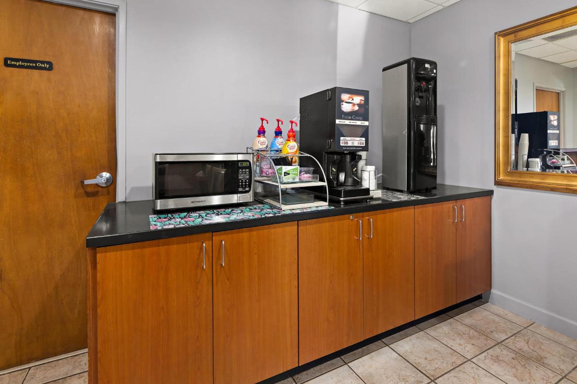 Red Roof Inn & Suites Monroe, NC photo 8