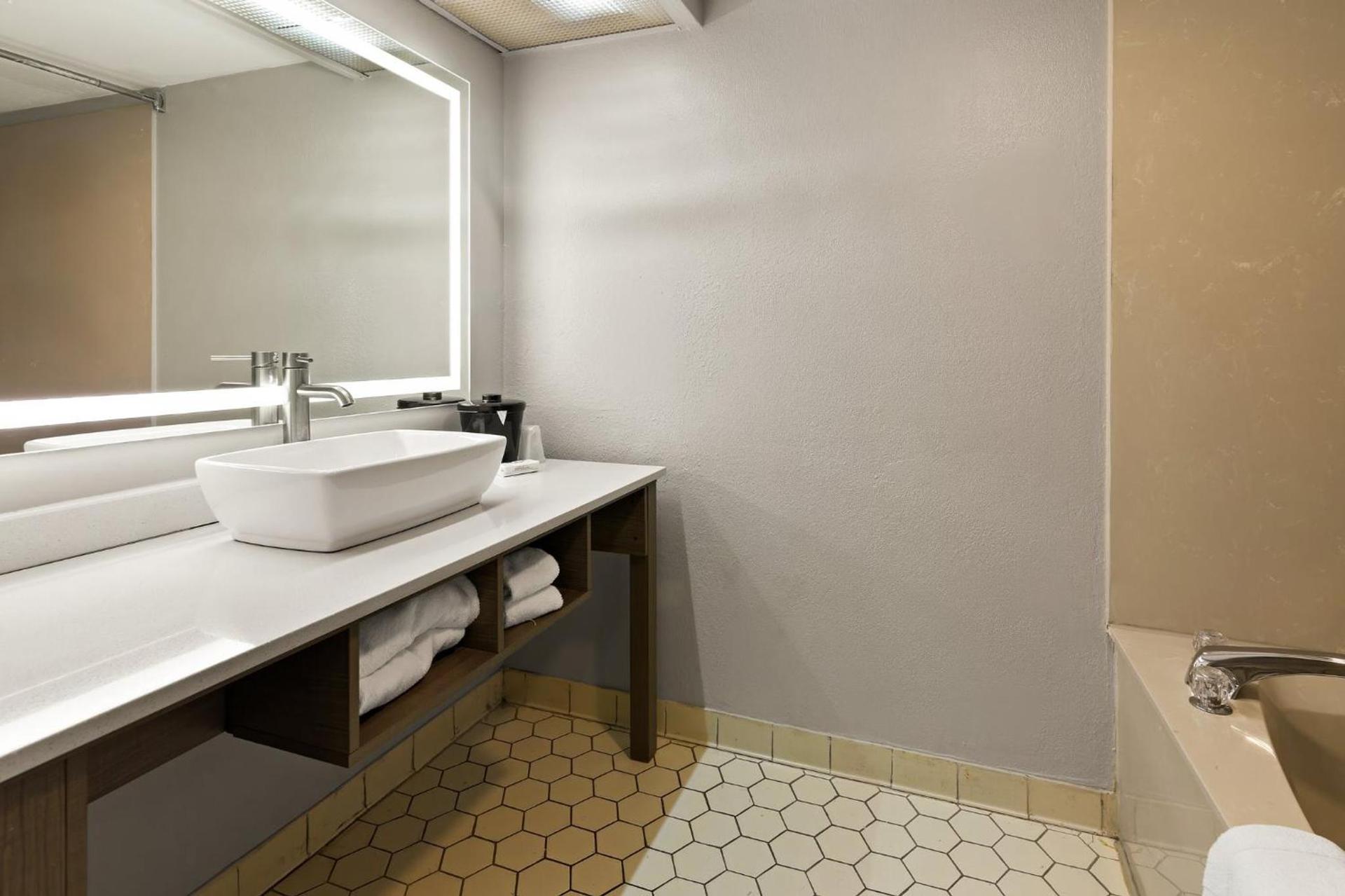Red Roof Inn & Suites Monroe, NC photo 31