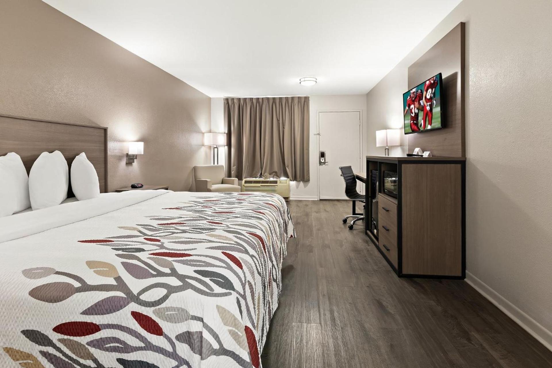 Red Roof Inn & Suites Monroe, NC photo 15