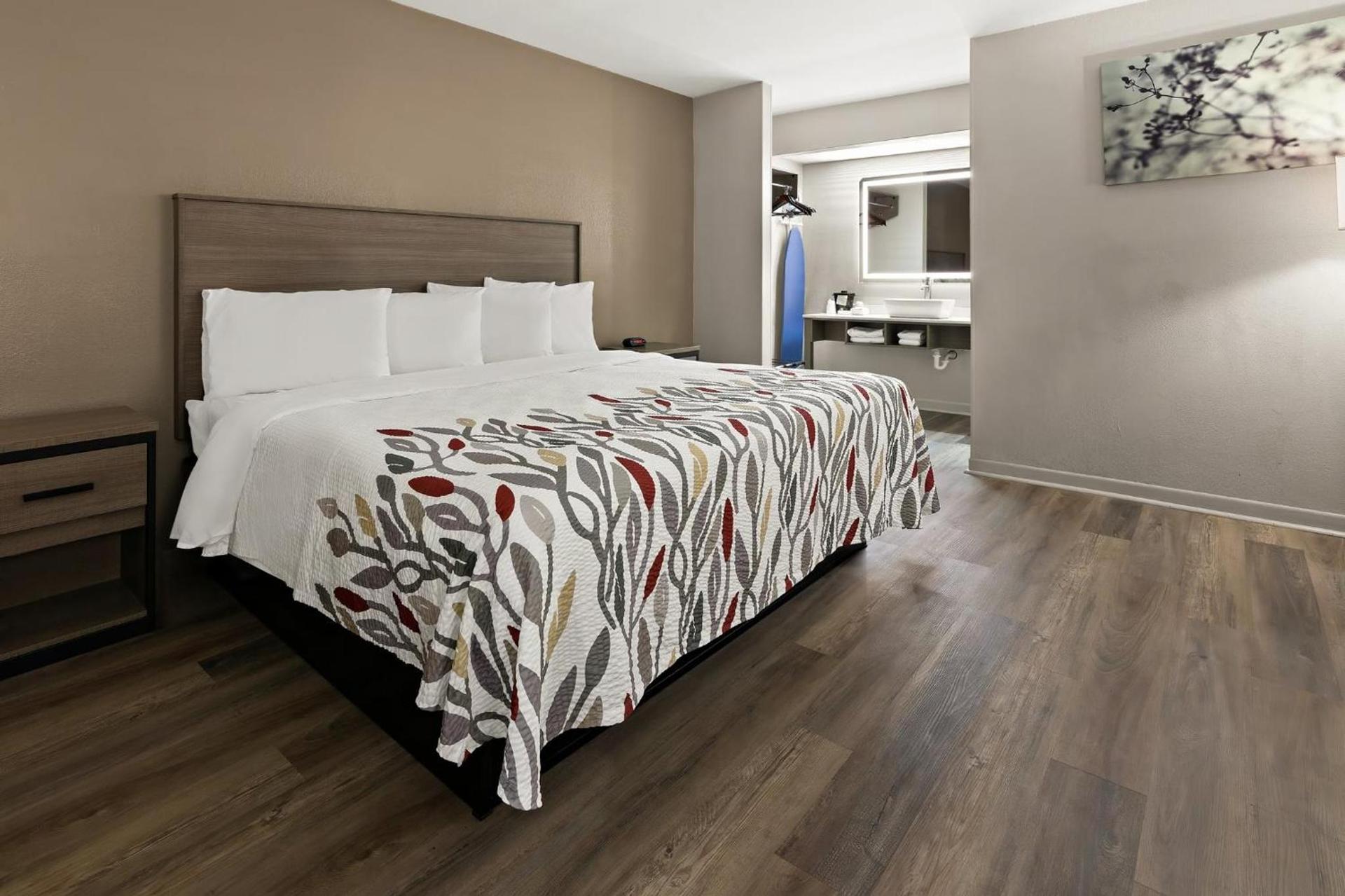 Red Roof Inn & Suites Monroe, NC photo 26