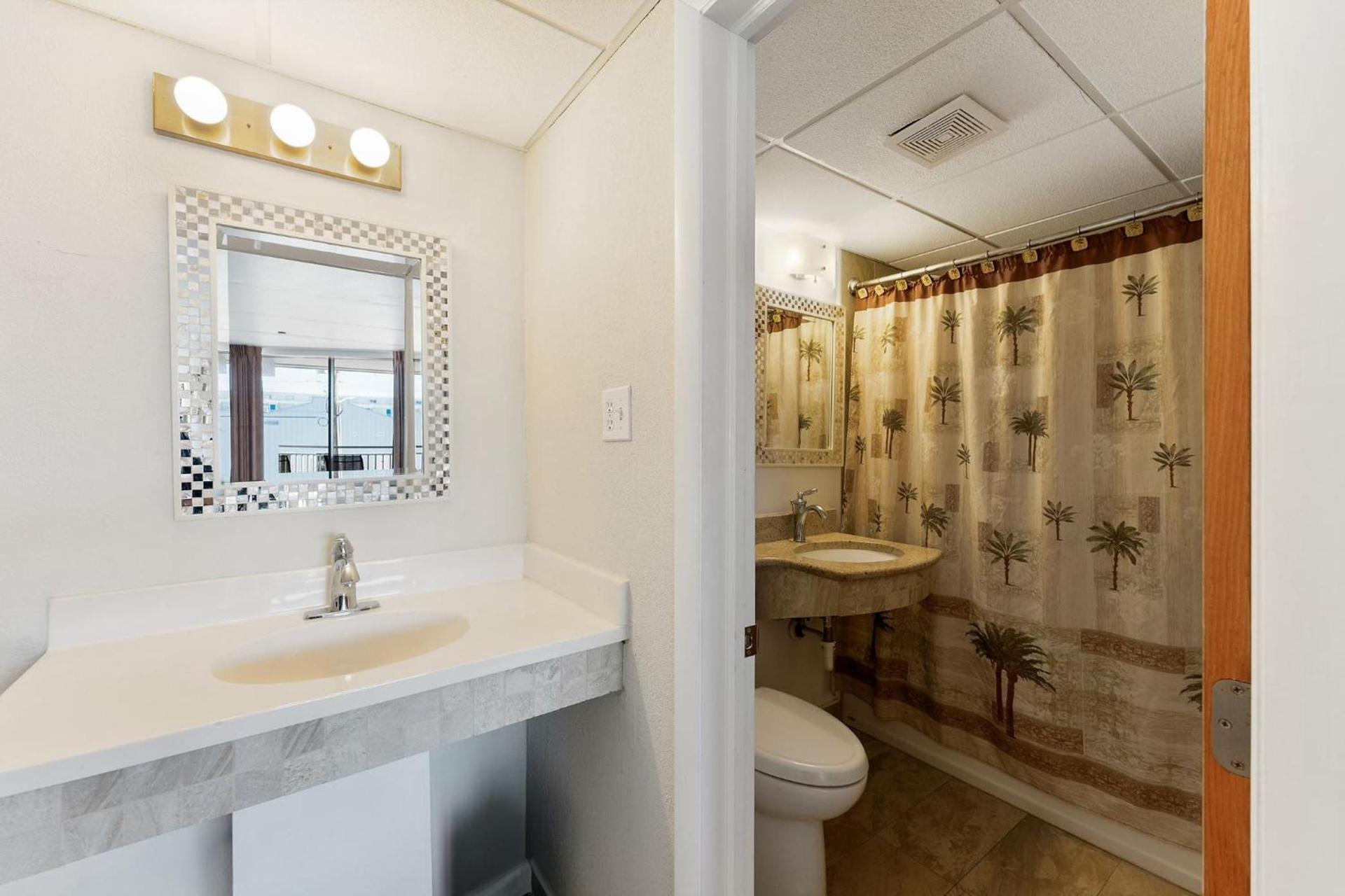 Waikiki Oceanfront Resort photo 80