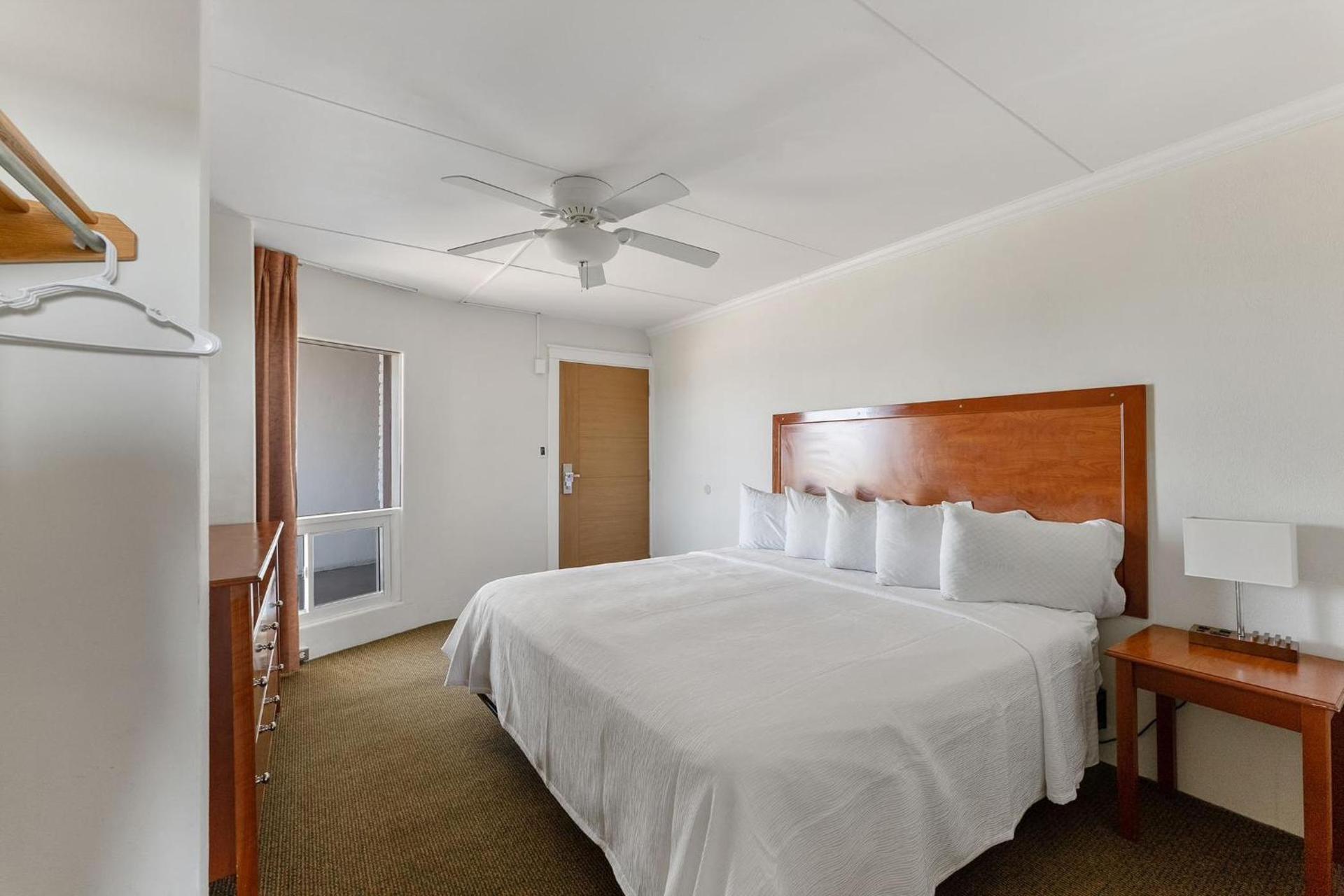 Waikiki Oceanfront Resort photo 81