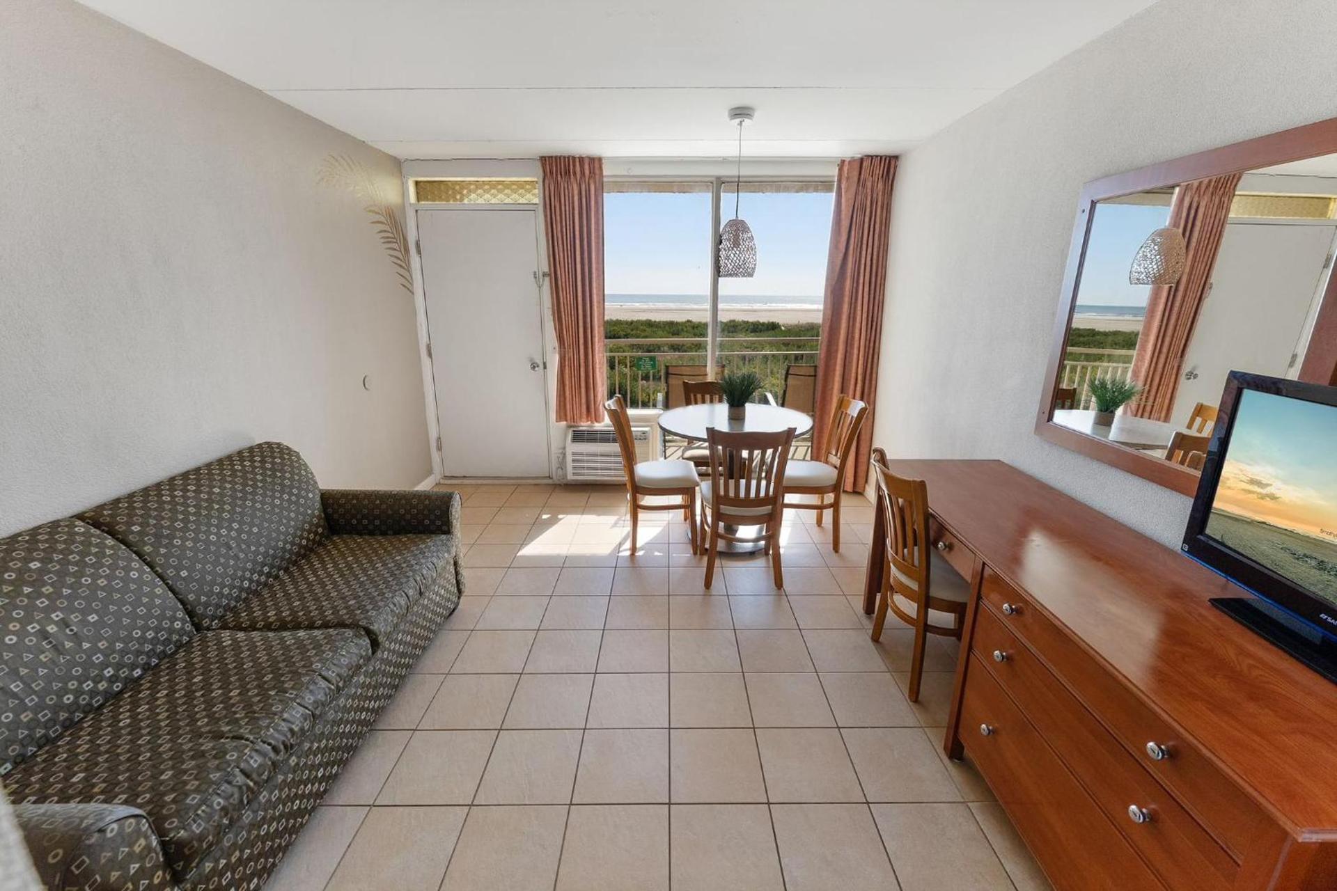 Waikiki Oceanfront Resort photo 66
